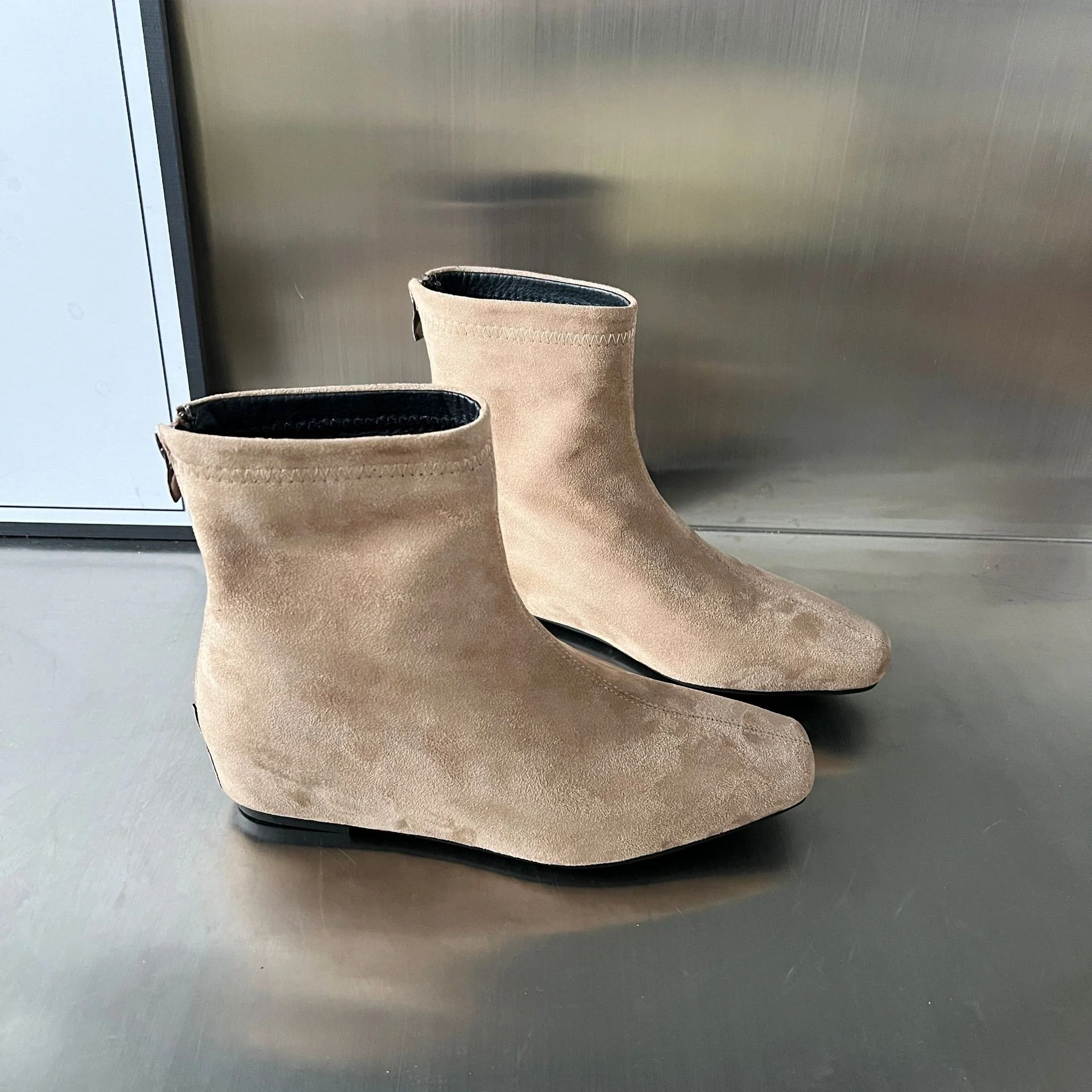 Damen Ankle Boots aus hochwertigem Wildleder mit dekorativem Reißverschluss Heidi Mode - Image 5