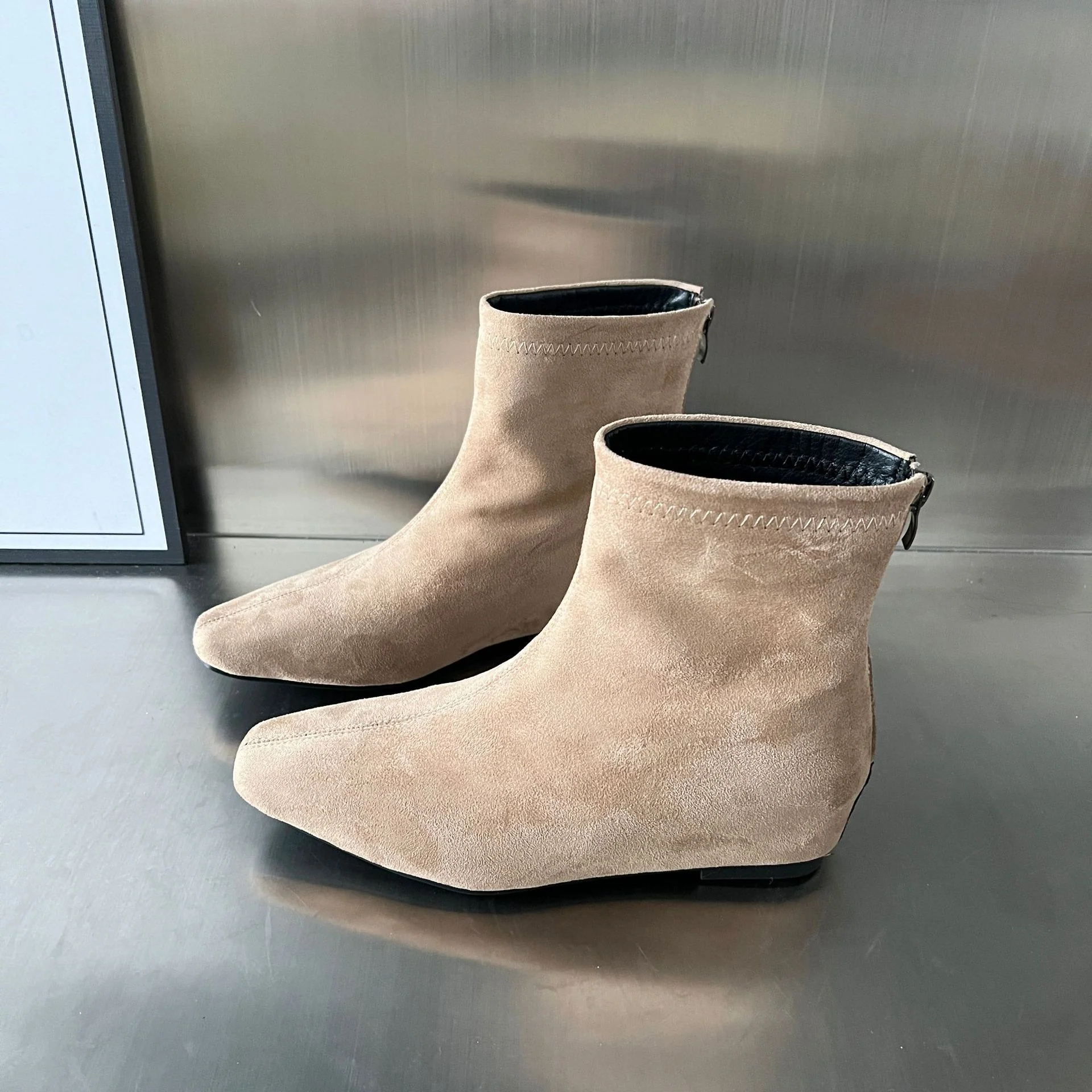 Damen Ankle Boots aus hochwertigem Wildleder mit dekorativem Reißverschluss Heidi Mode - Image 7