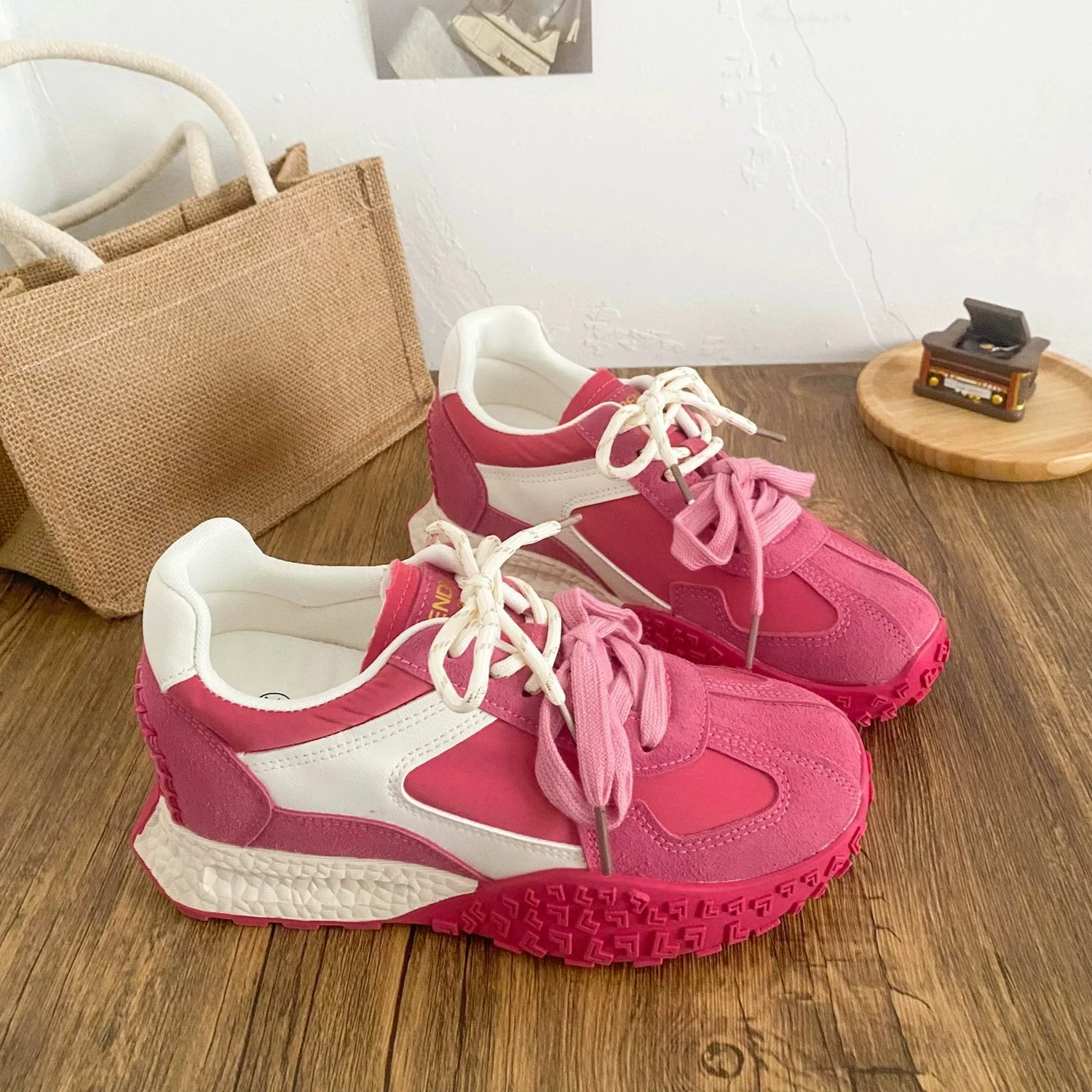 Damen Athletische Sneaker mit dämpfender Sohle und ergonomischem Design Heidi Mode - Image 11
