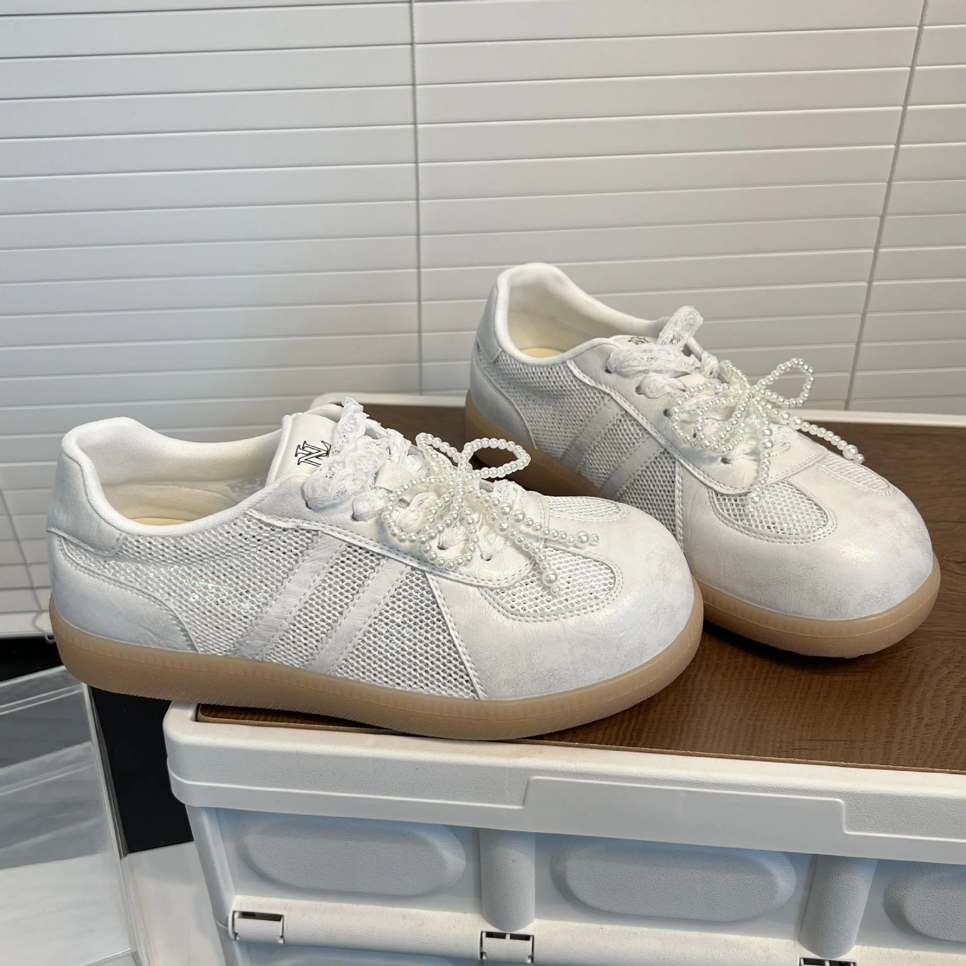Damen Atmungsaktive Sneakers mit eleganten Details Heidi Mode - Image 4
