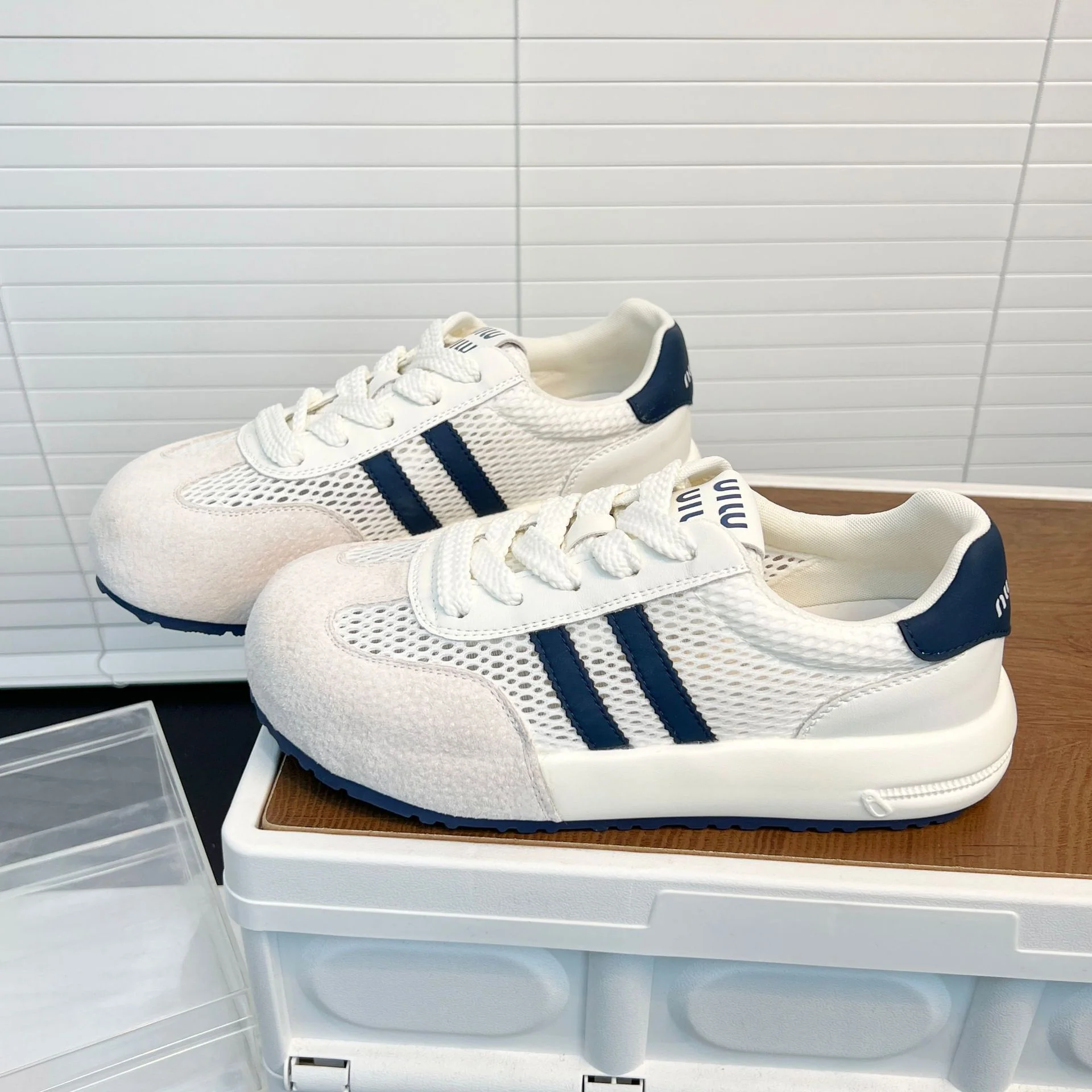 Damen Atmungsaktive Sportliche Sneakers mit innovativem Mesh- und Kunstlederdesign Heidi Mode - Image 2
