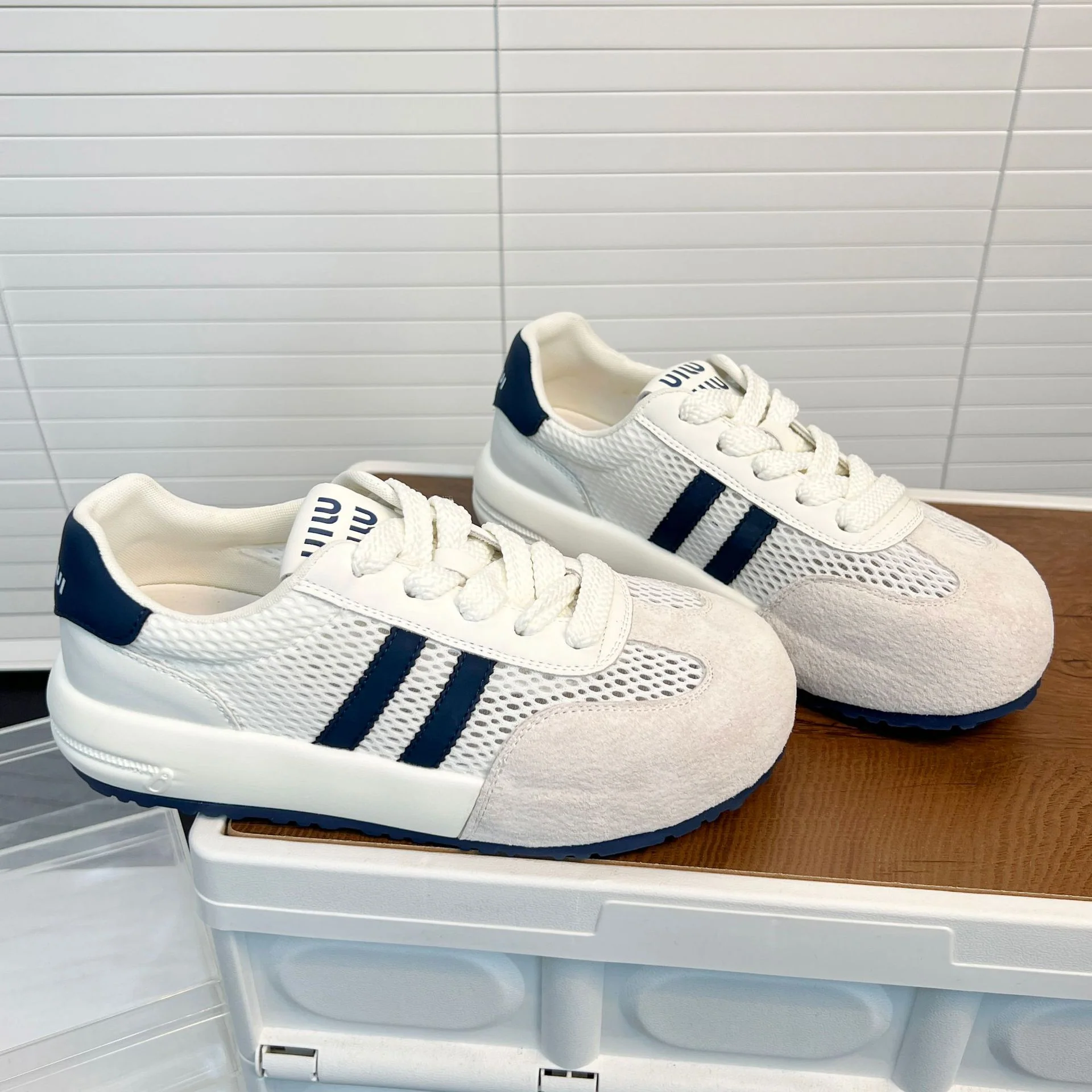 Damen Atmungsaktive Sportliche Sneakers mit innovativem Mesh- und Kunstlederdesign Heidi Mode - Image 4