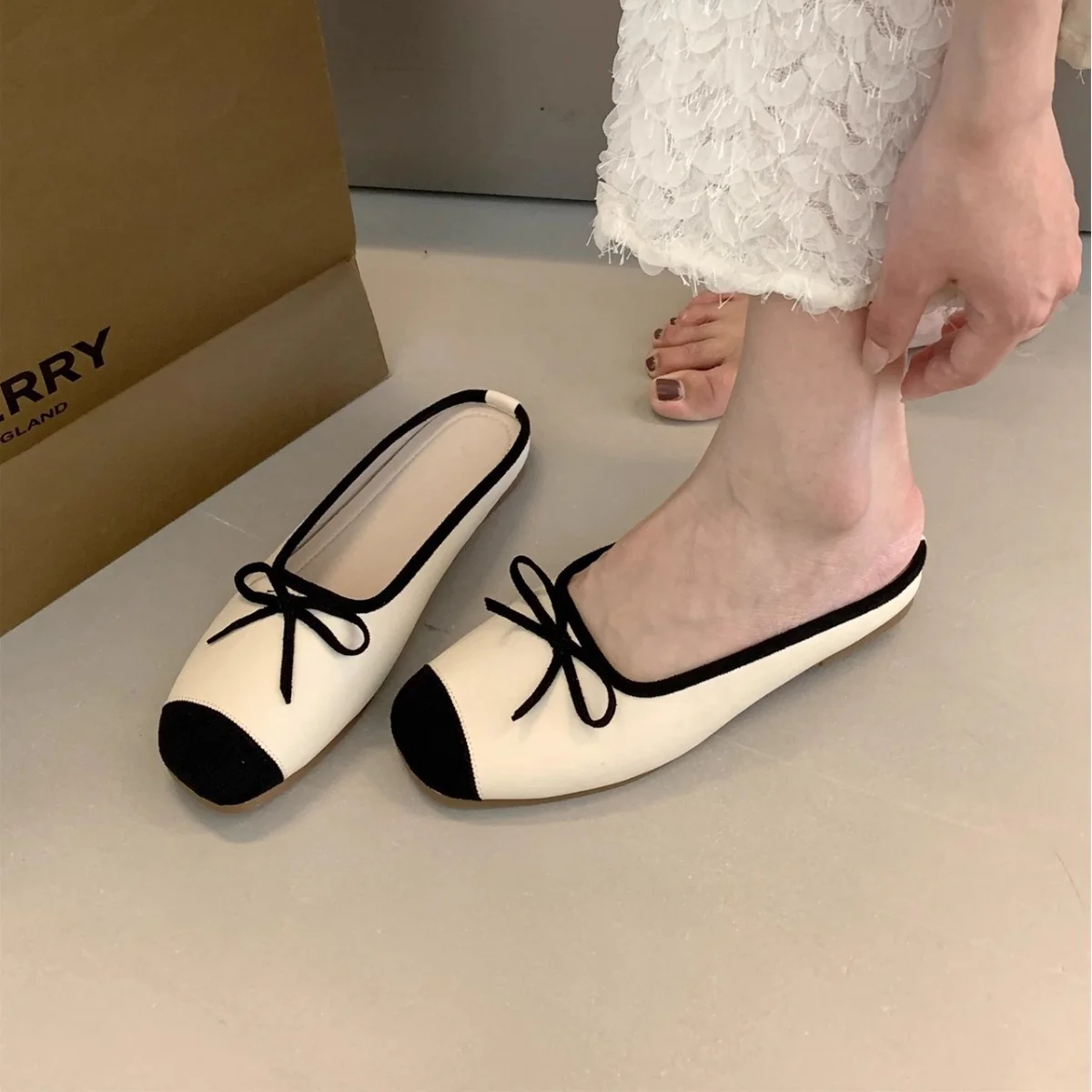 Damen Ballerina-Schuhe mit verstellbarem Schleifen-Detail Heidi Mode - Image 2