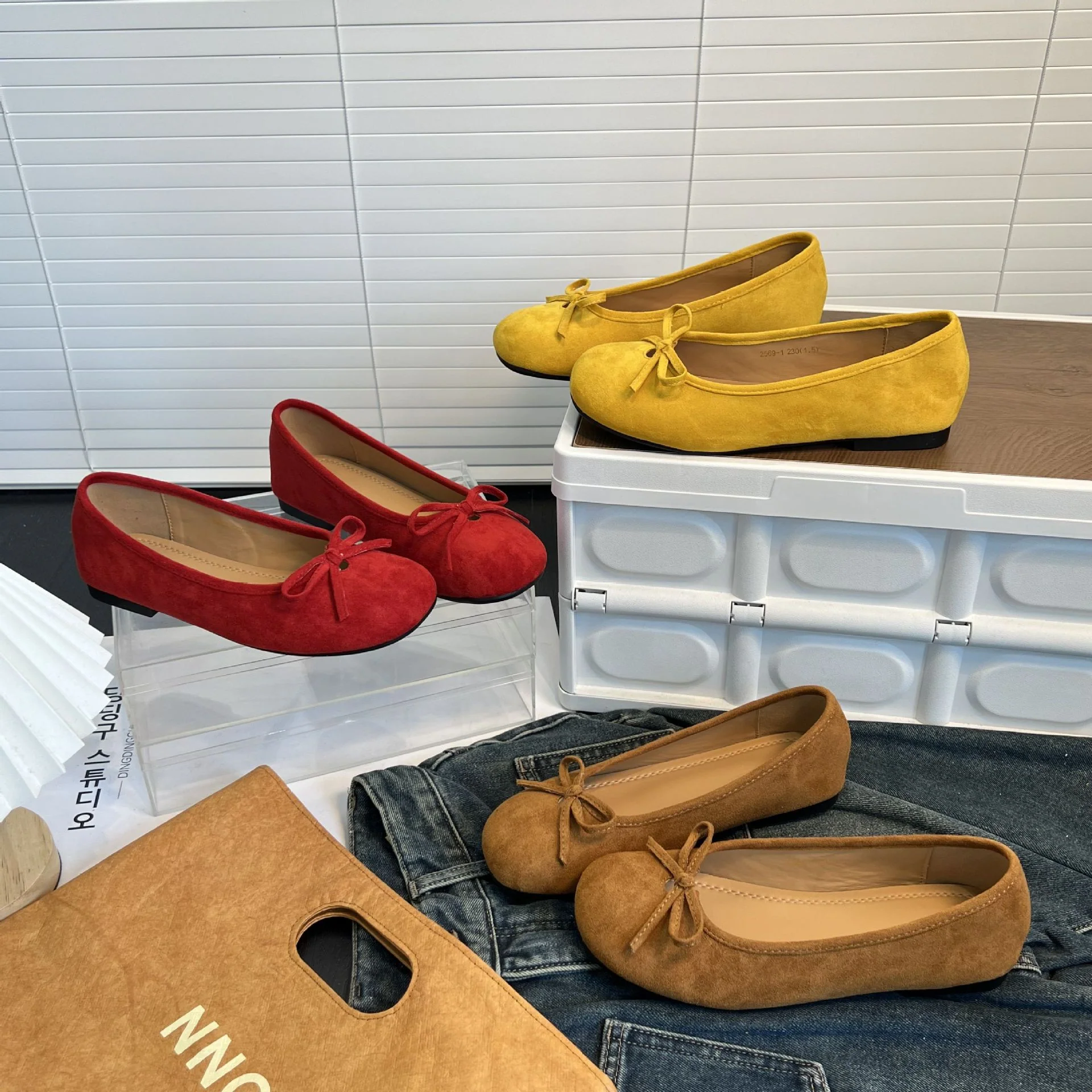 Damen Ballerinas aus weichem Wildleder mit dekorativem Schleifenakzent Heidi Mode - Image 4