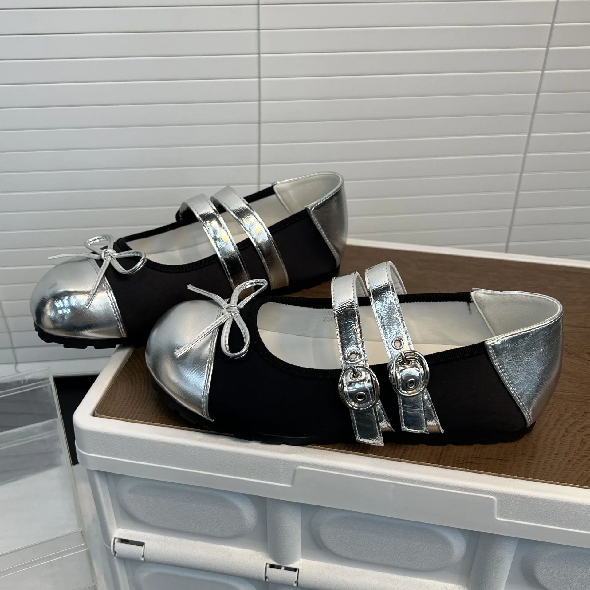 Damen Ballerinas mit dekorativem Riemen und komfortablem Fußbett Heidi Mode