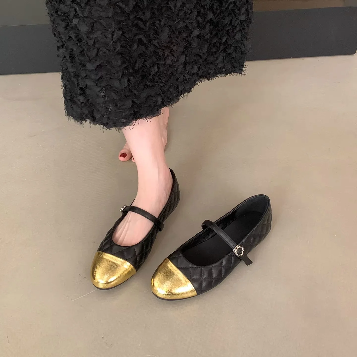 Damen Ballerinas mit elegantem Riemen und glänzendem Metallakzent Heidi Mode - Image 2