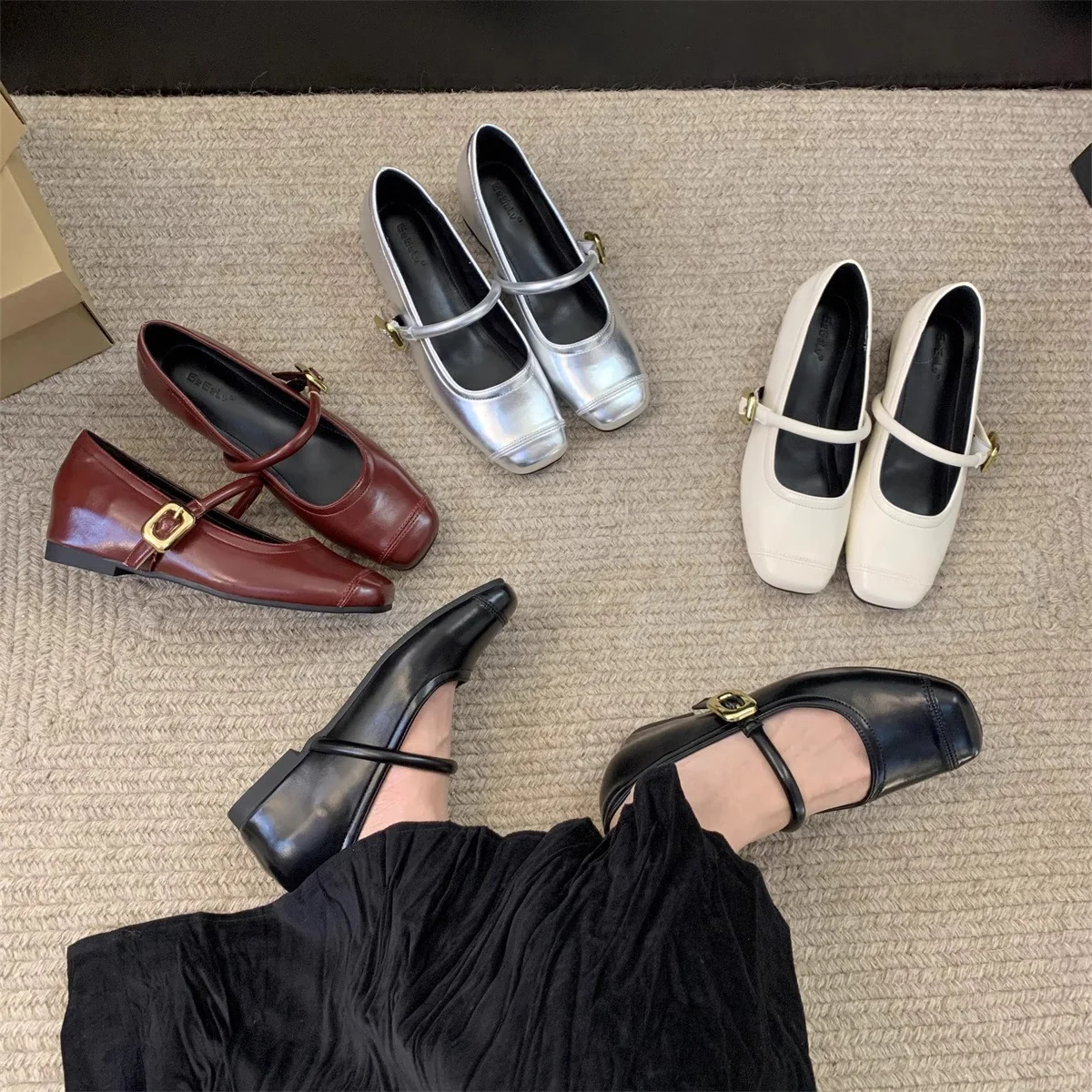Damen Ballerinas mit eleganter Schnalle und metallischer Oberfläche Heidi Mode