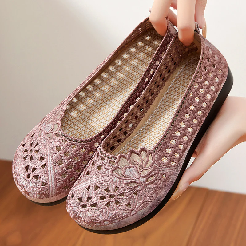 Damen Ballerinas mit floralem Lochdesign und rutschfester Sohle Heidi Mode - Image 2