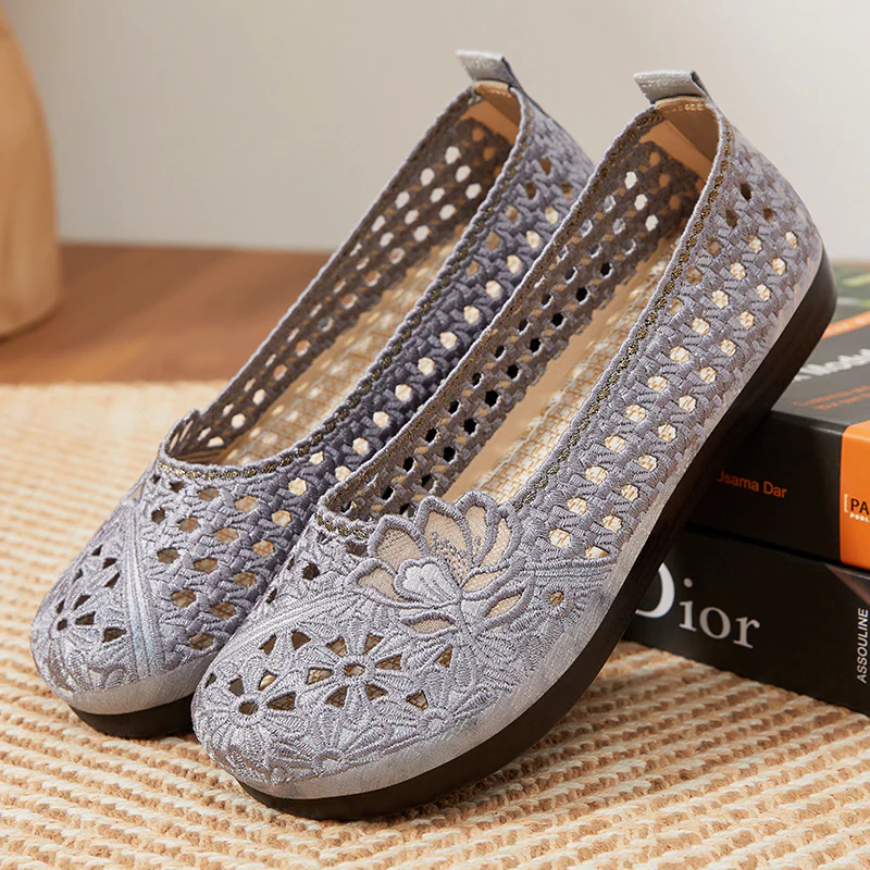 Damen Ballerinas mit floralem Lochdesign und rutschfester Sohle Heidi Mode - Image 3