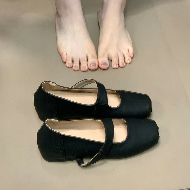 Damen Ballerinas mit verstellbarem Riemen und komfortablem Fußbett Heidi Mode - Image 9