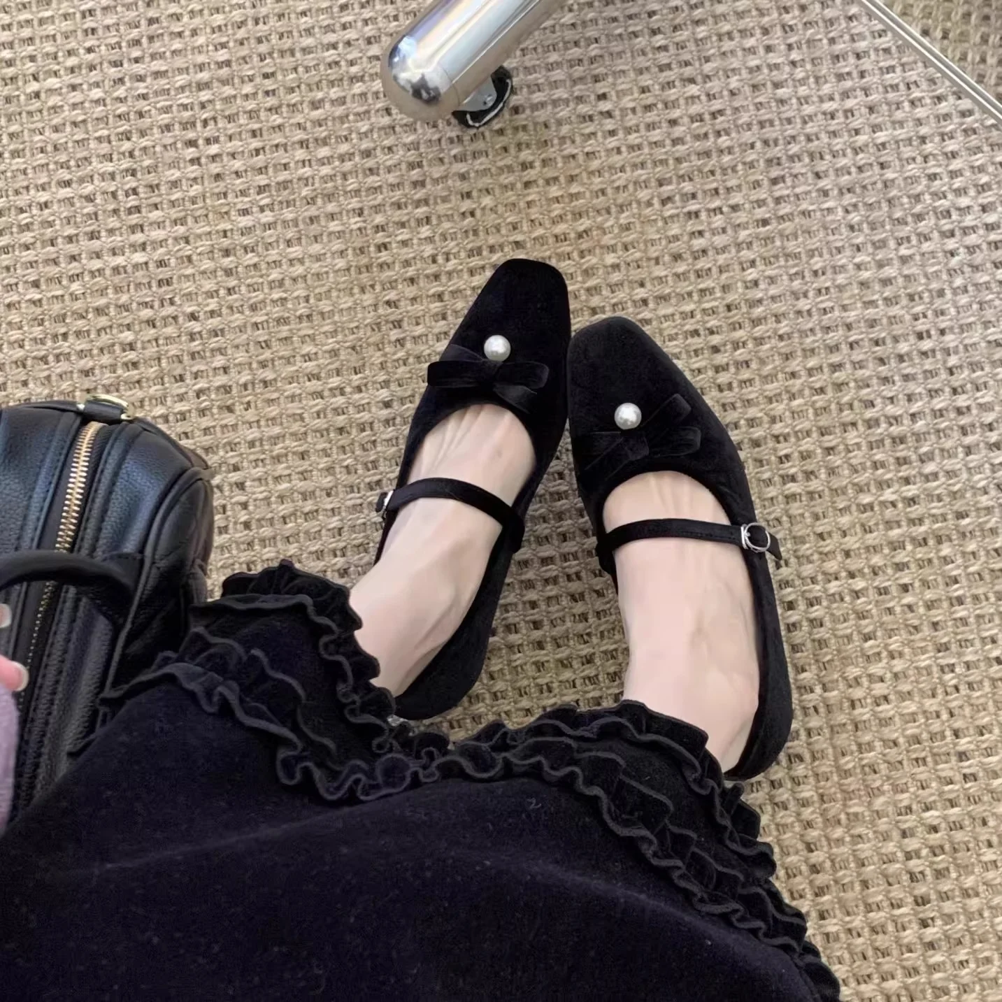 Damen bequeme Ballerinas mit dekorativem Riemen und Perlendetail Heidi Mode - Image 2