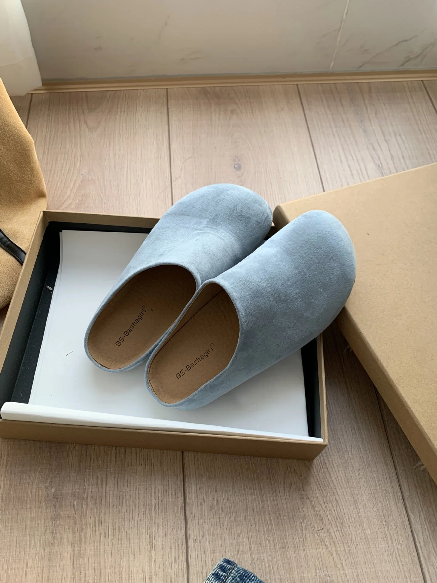 Damen Bequeme Clogs Aus Softem Obermaterial mit Ergonomischem Design Heidi-Mode - Image 7