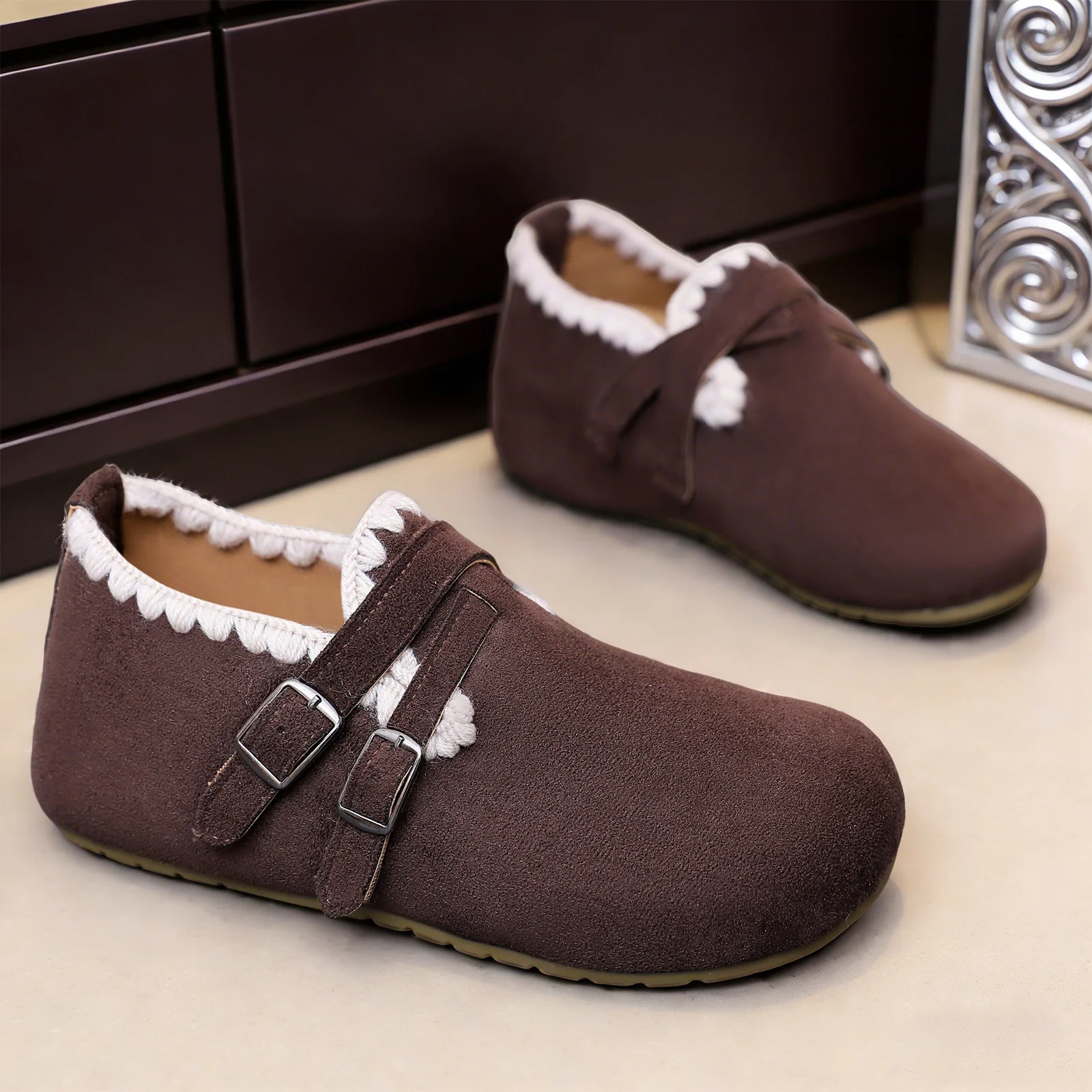 Damen Bequeme Hüttenschuhe mit verstellbaren Riemen und weichem Innenfutter Heidi Mode - Image 3