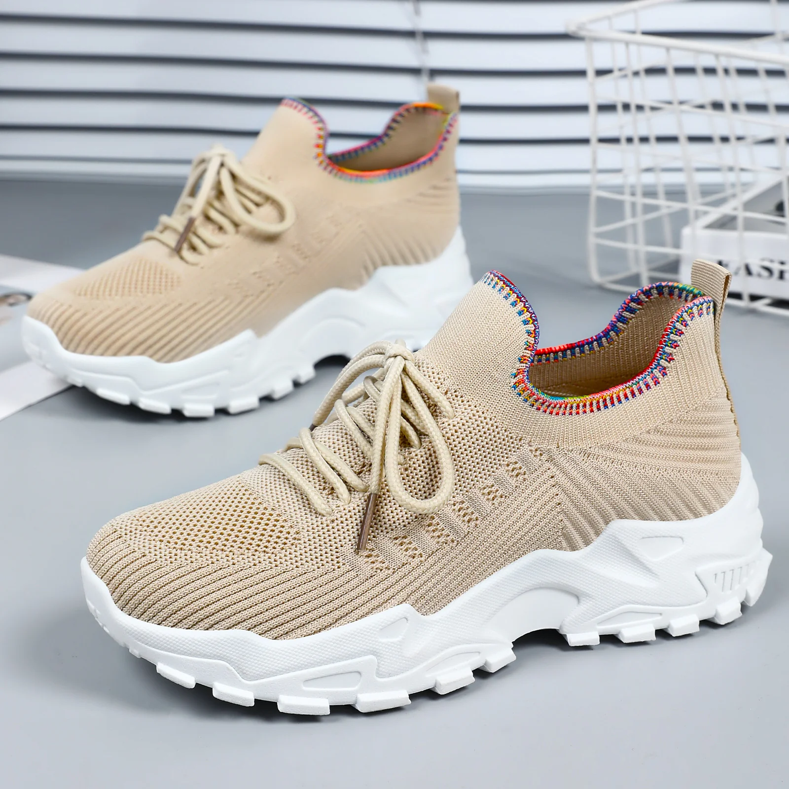 Damen Bequeme Lauf-Sneaker mit elastischem Strickdesign und rutschfester Sohle Heidi Mode - Image 2