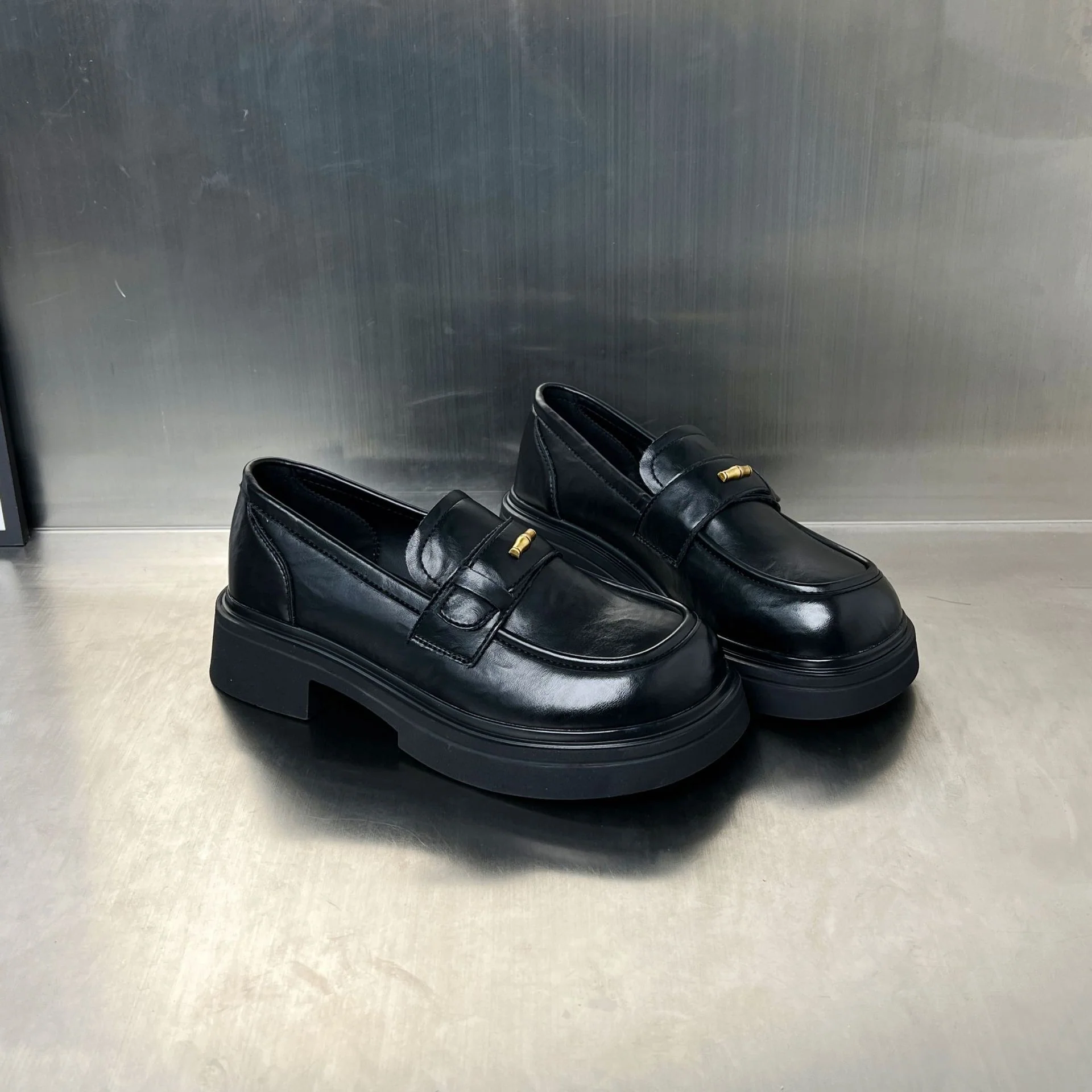 Damen Bequeme Loafers mit klobiger Sohle und eleganter Schnalle Heidi Mode - Image 2