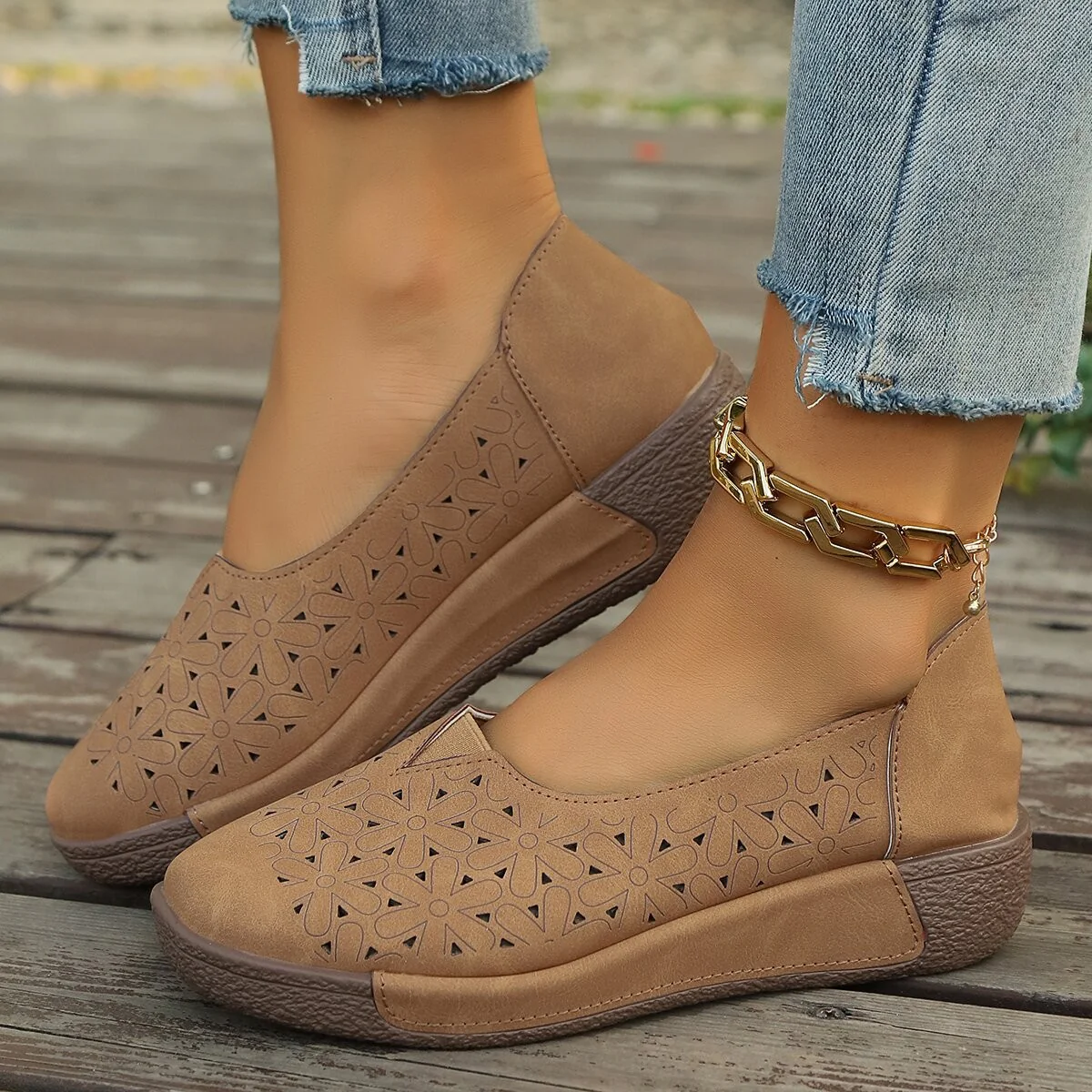 Damen Bequeme Slip-On Schuhe mit floraler Cut-Out-Optik Heidi Mode
