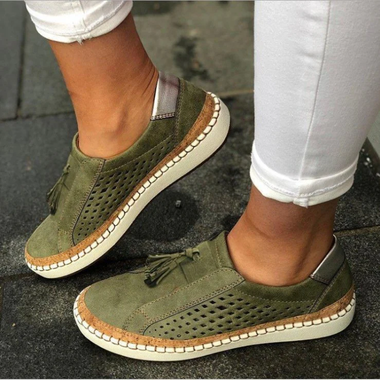 Damen bequeme Slip-On Sneakers mit atmungsaktiver Oberflächenstruktur und modischen Quasten Heidi Mode