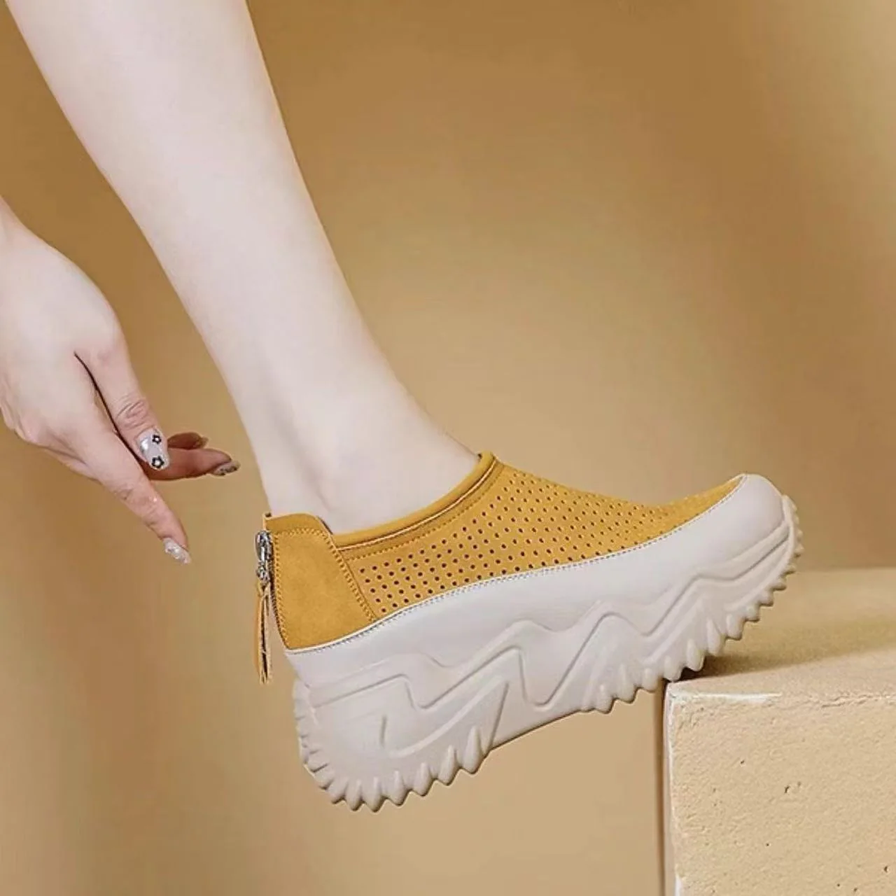 Damen Bequeme Slip-On Sneakers mit luftdurchlässigem Obermaterial und rutschfester Sohle Heidi Mode - Image 3