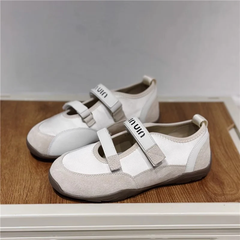 Damen Bequeme Slipper mit verstellbarem Riemen von Heidi Mode - Image 6
