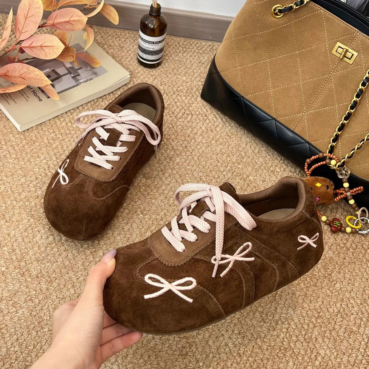Damen Bequeme Sneakers aus hochwertigem Wildleder mit dekorativen Schleifen Heidi Mode - Image 3
