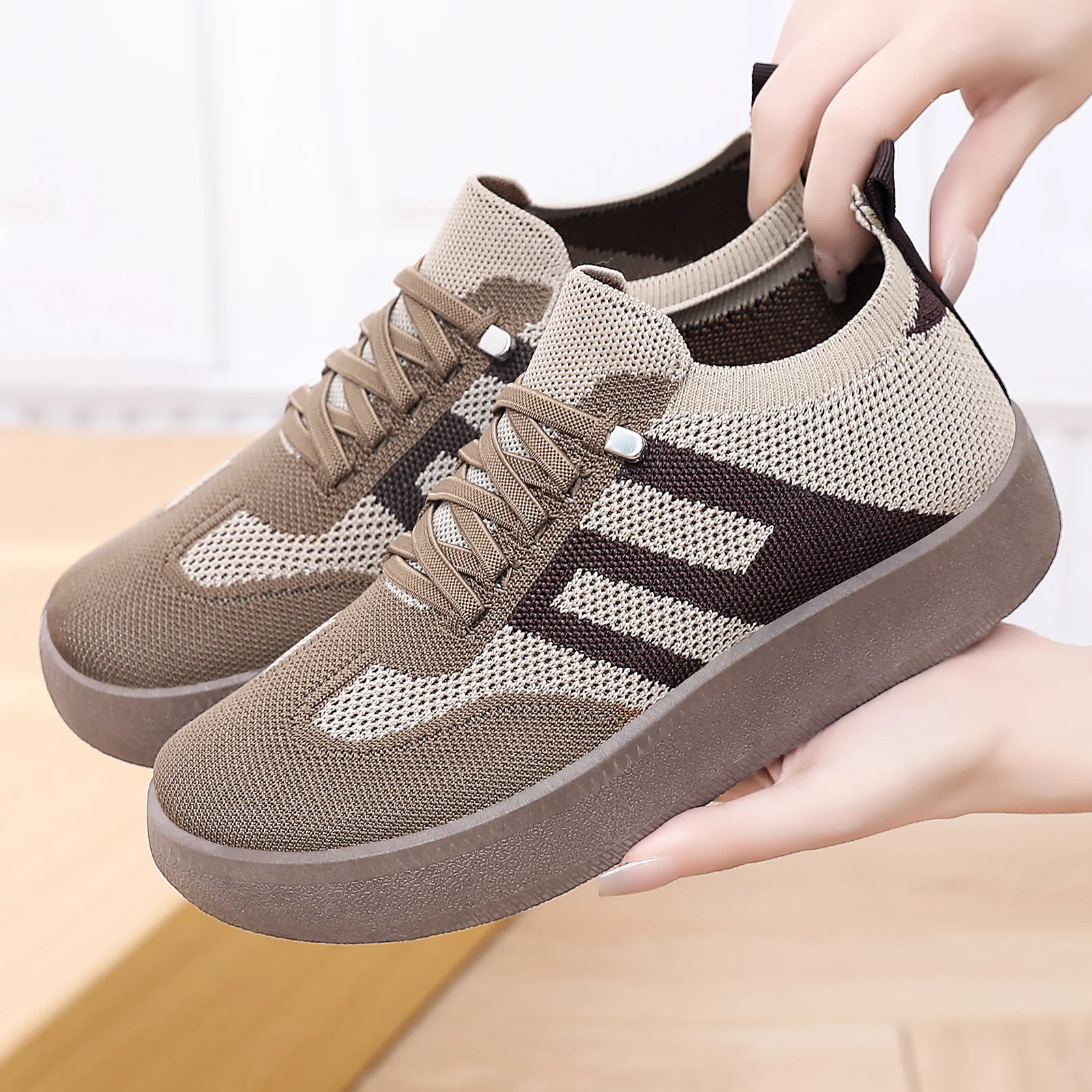 Damen Bequeme und atmungsaktive Sneakers mit Plateau von Heidi Mode