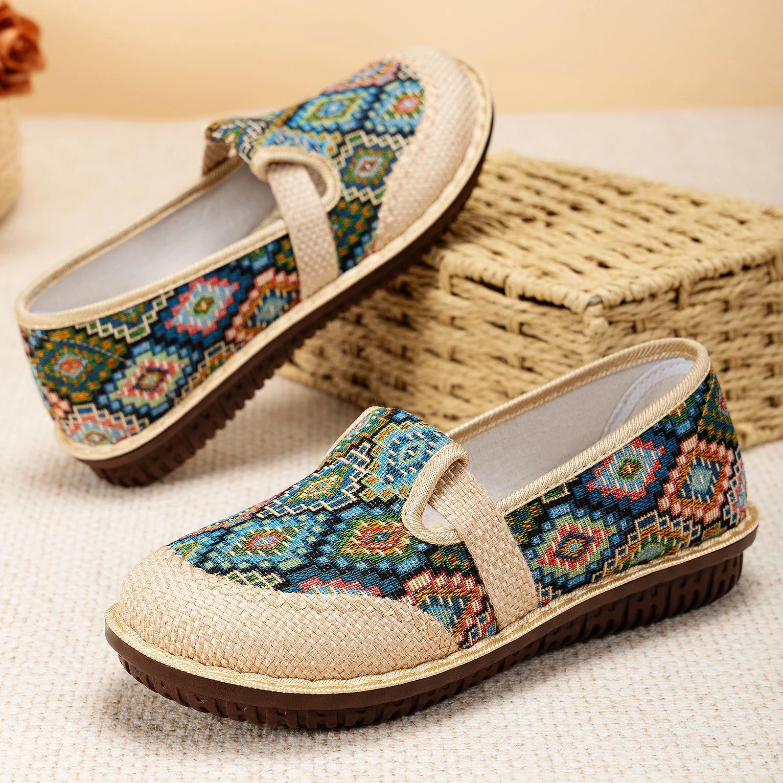 Damen Bequeme und modische Slipper mit buntem Muster Heidi Mode - Image 2