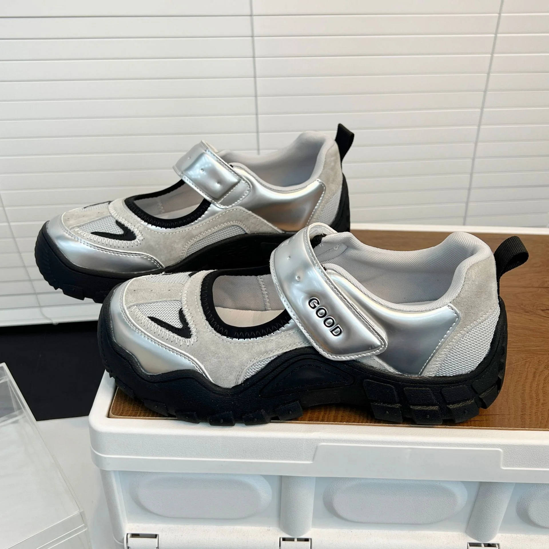 Damen Bequeme und stützende Sneakers mit Klettverschluss Heidi Mode