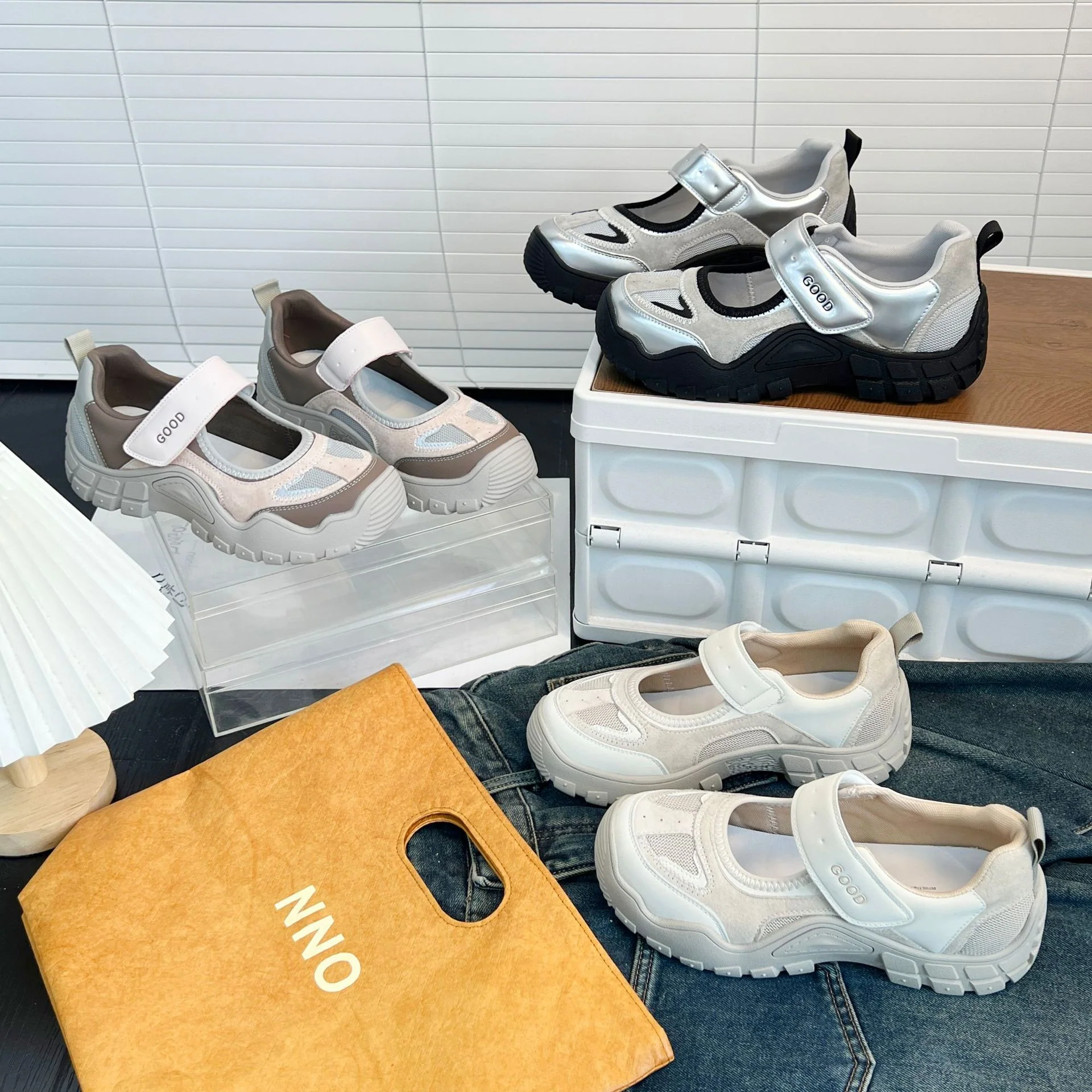Damen Bequeme und stützende Sneakers mit Klettverschluss Heidi Mode - Image 4