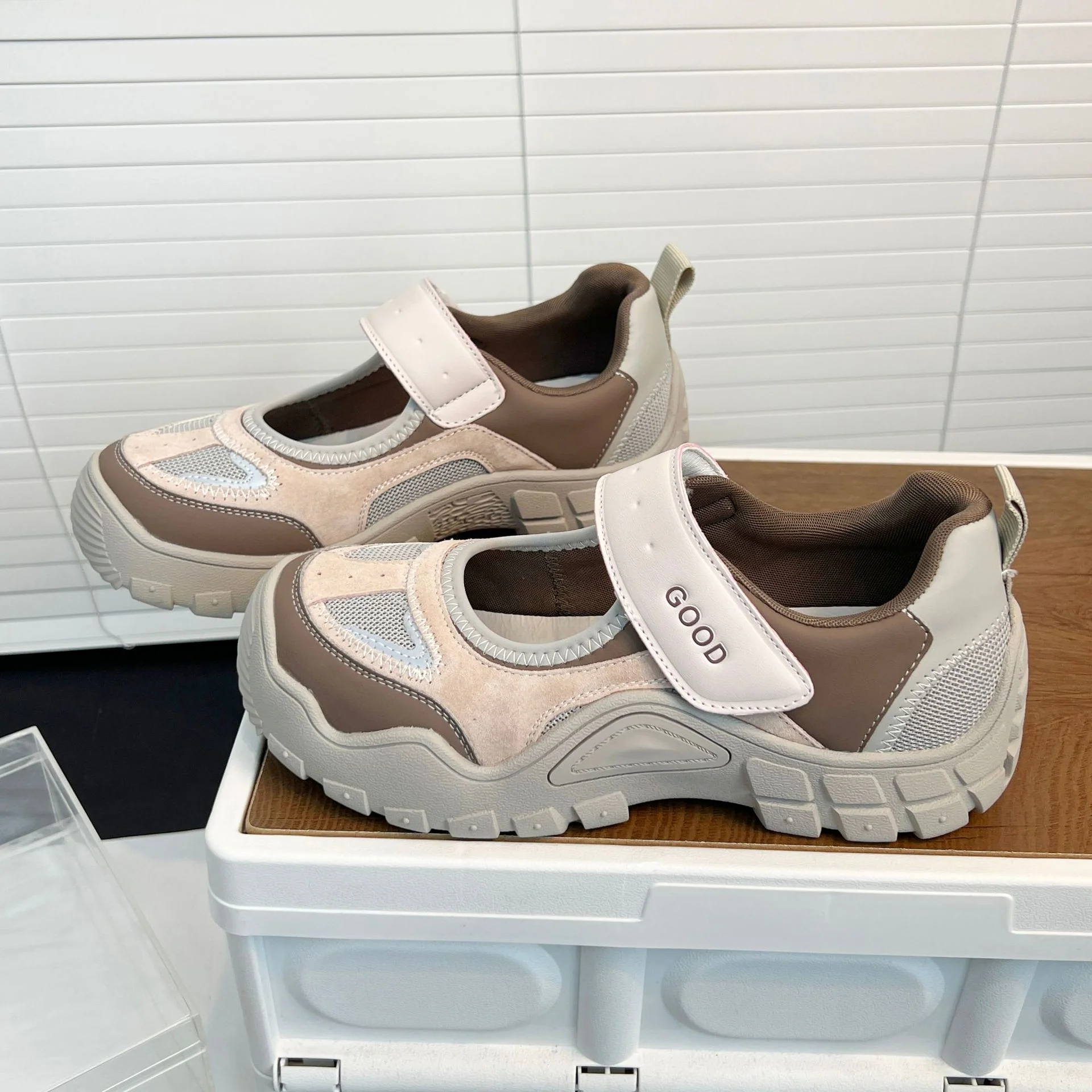 Damen Bequeme und stützende Sneakers mit Klettverschluss Heidi Mode - Image 6
