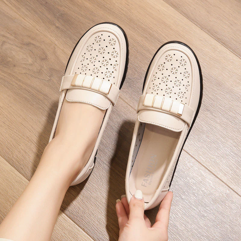 Damen bequeme und stylische Slipper mit eleganten Cut-Outs und modischem dekorativem Riemen Heidi Mode