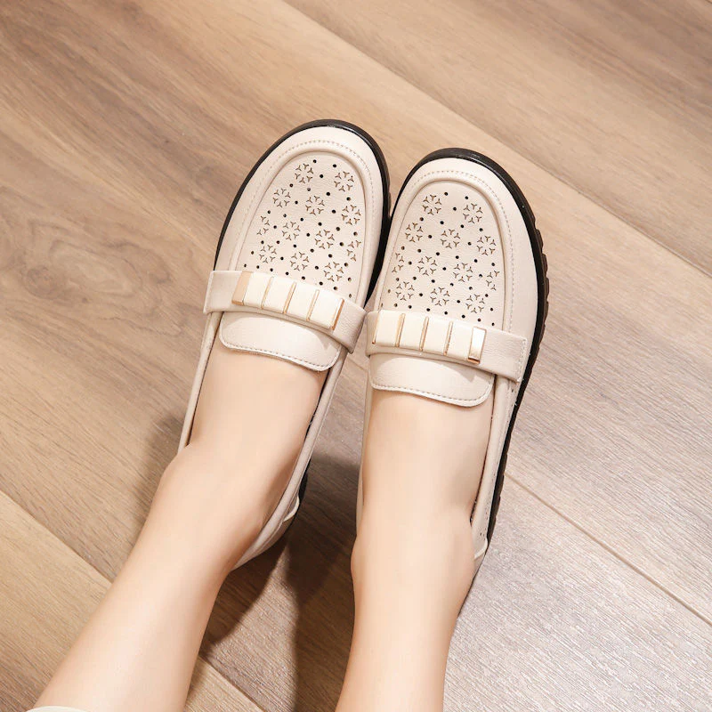 Damen bequeme und stylische Slipper mit eleganten Cut-Outs und modischem dekorativem Riemen Heidi Mode - Image 6