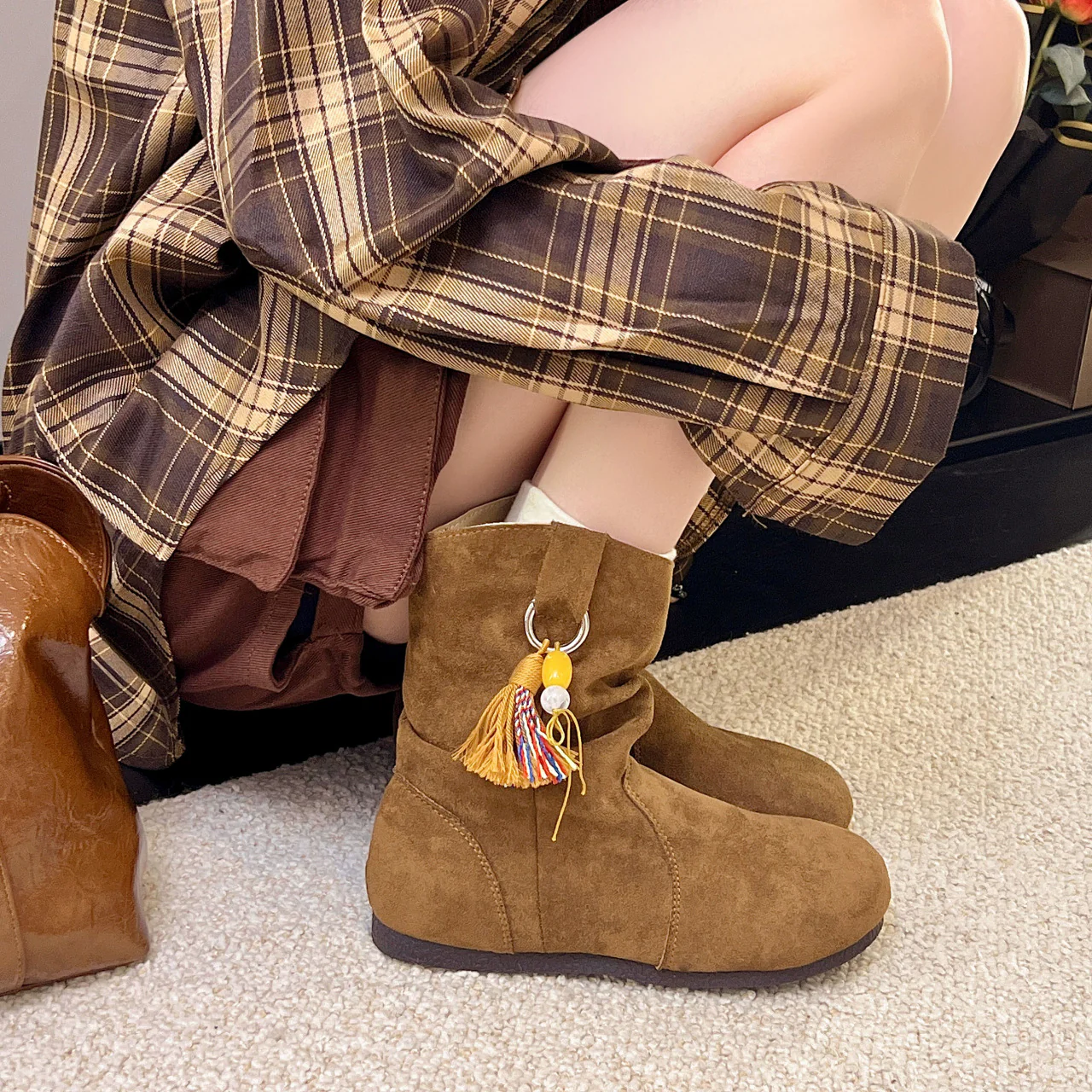 Damen Bequeme Winterstiefel aus weichem Wildleder mit modischem Designschnallen Heidi Mode - Image 4