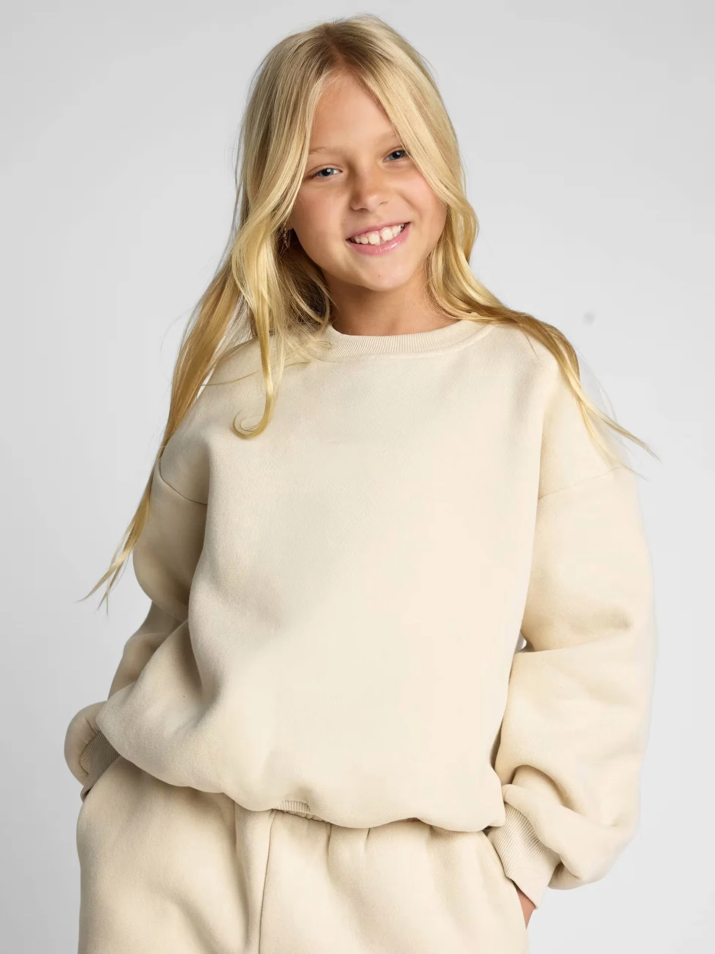 Damen bequemer Sweatshirt mit überschnittenen Schultern und hohem Kragen Heidi-Mode - Image 9