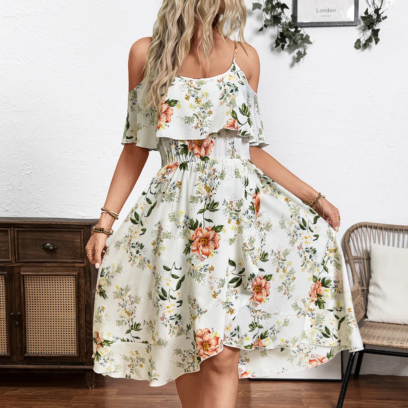 Damen Blume Dekolleté Kleid mit Schwingendem Saum und Lockerem Schnitt Heidi-Mode