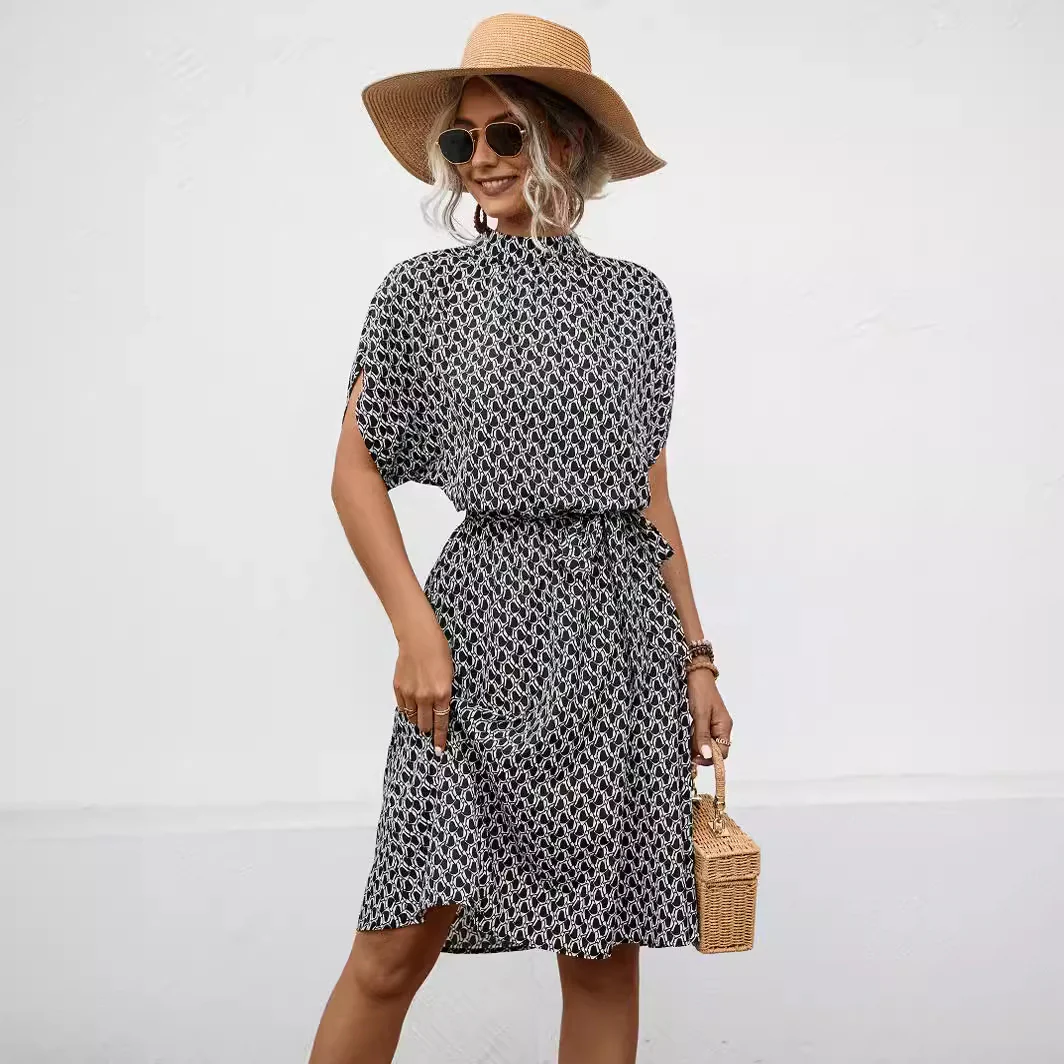 Damen Bogenmuster Kleid mit hohem Kragen und Bindegürtel Heidi-Mode