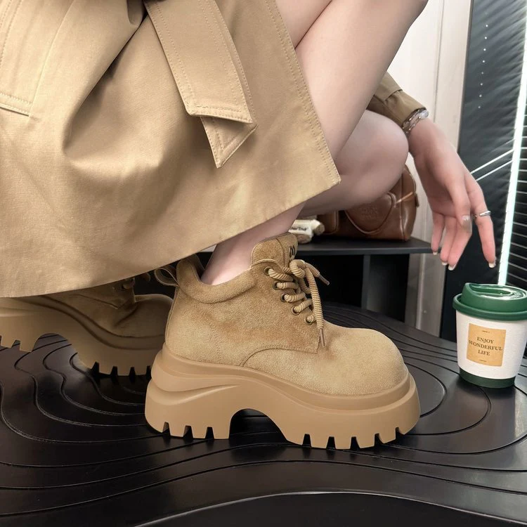Damen Chunky Boots mit hohem Profil und robustem Schnürverschluss Heidi Mode - Image 4