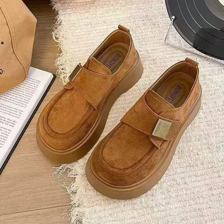 Damen Chunky Clogs aus weichem Wildleder mit verstellbarem Klettverschluss Heidi Mode - Image 3