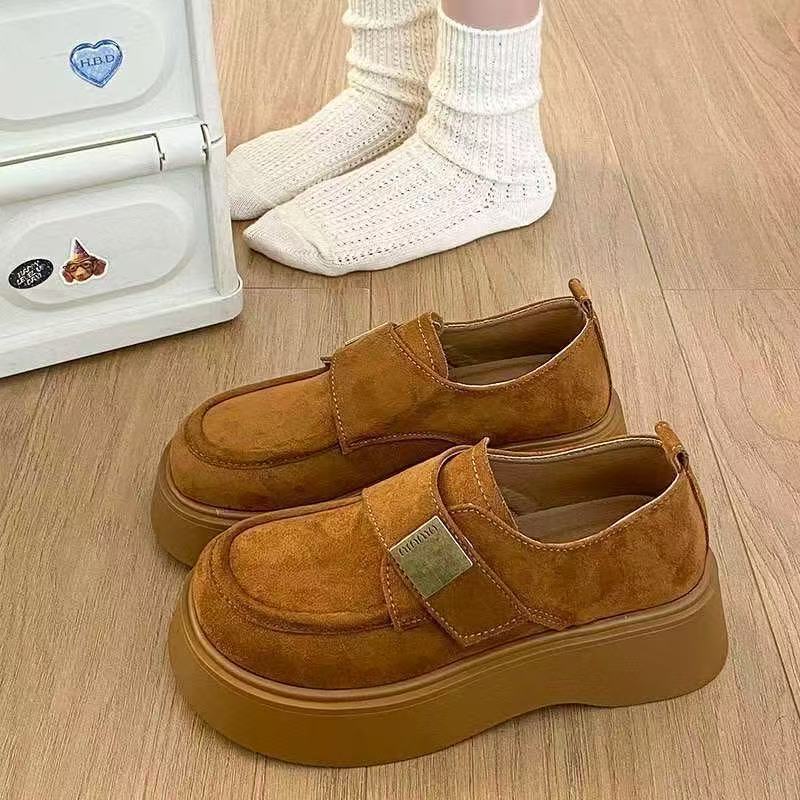 Damen Chunky Clogs aus weichem Wildleder mit verstellbarem Klettverschluss Heidi Mode - Image 5