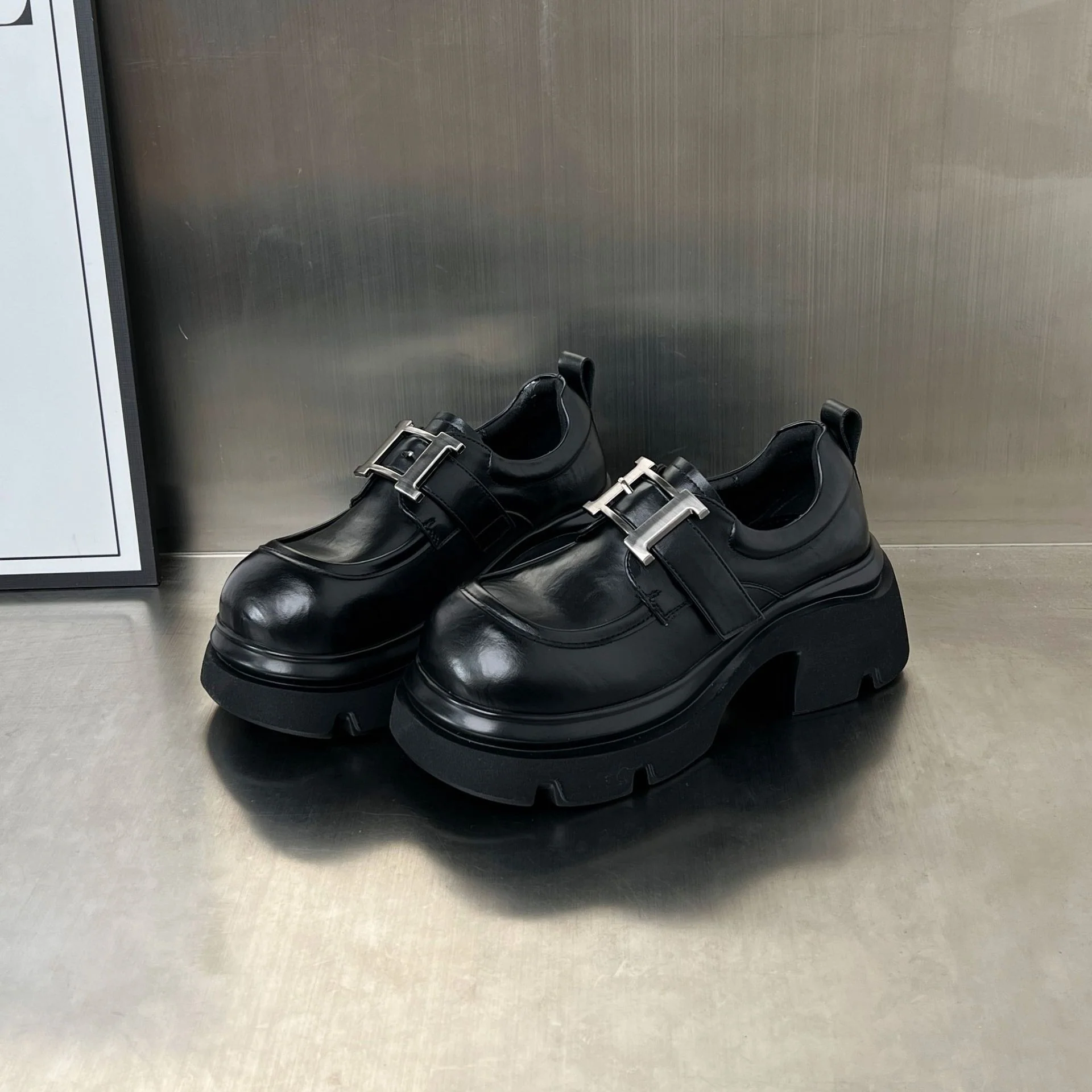 Damen Chunky Clogs mit modischer Schnallenverzierung und rutschfester Sohle Heidi Mode