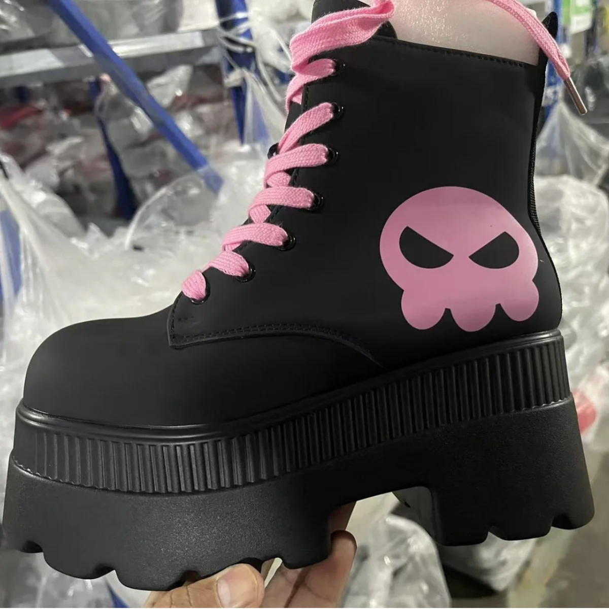 Damen Chunky Combat Boots mit lässigem Totenkopf-Design Heidi Mode - Image 4