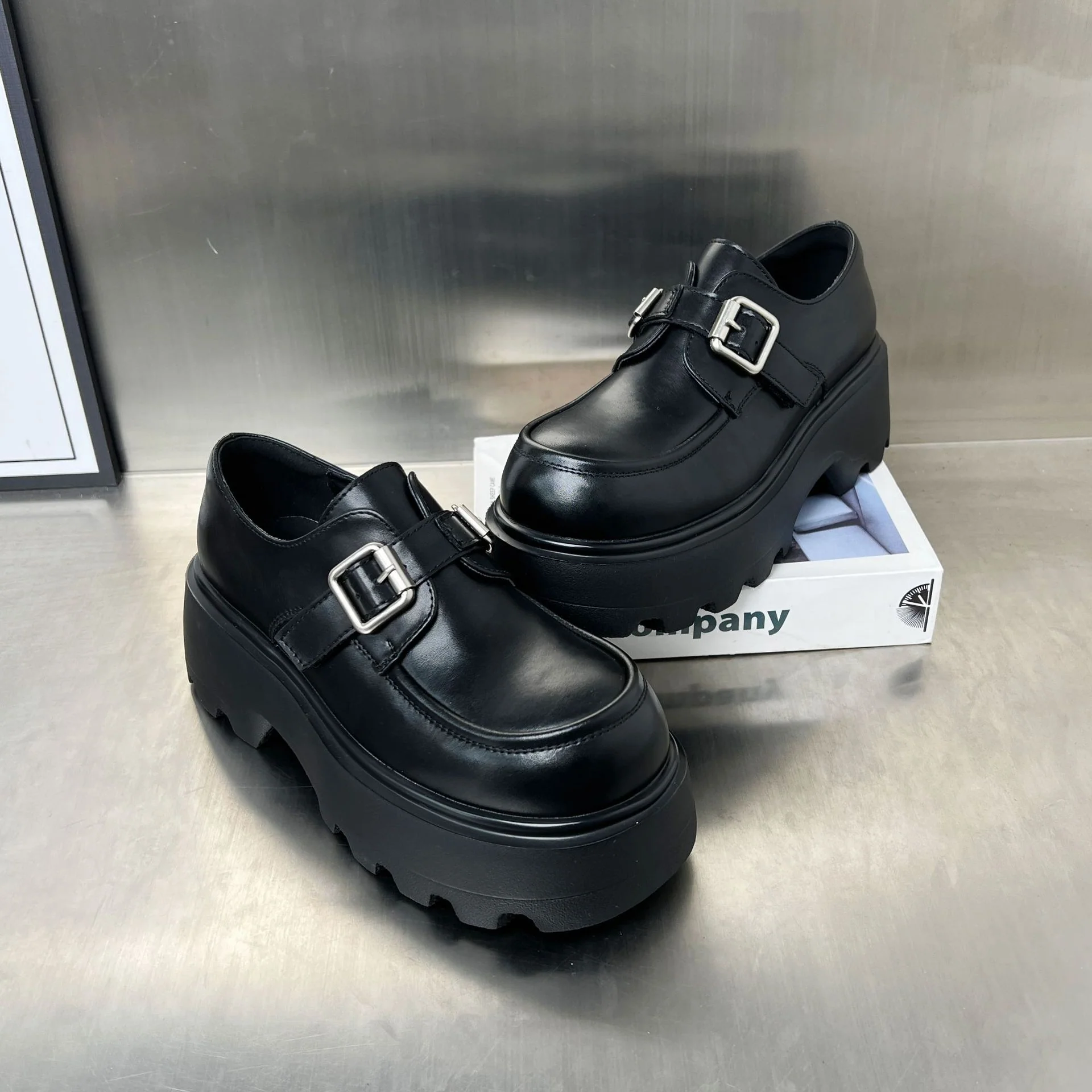 Damen Chunky Mokassins aus hochwertigem Leder mit modischer Schnallenverzierung Heidi Mode - Image 2