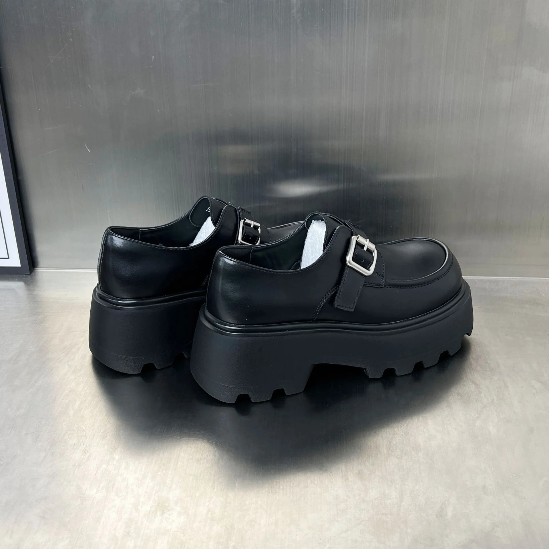 Damen Chunky Mokassins aus hochwertigem Leder mit modischer Schnallenverzierung Heidi Mode - Image 4