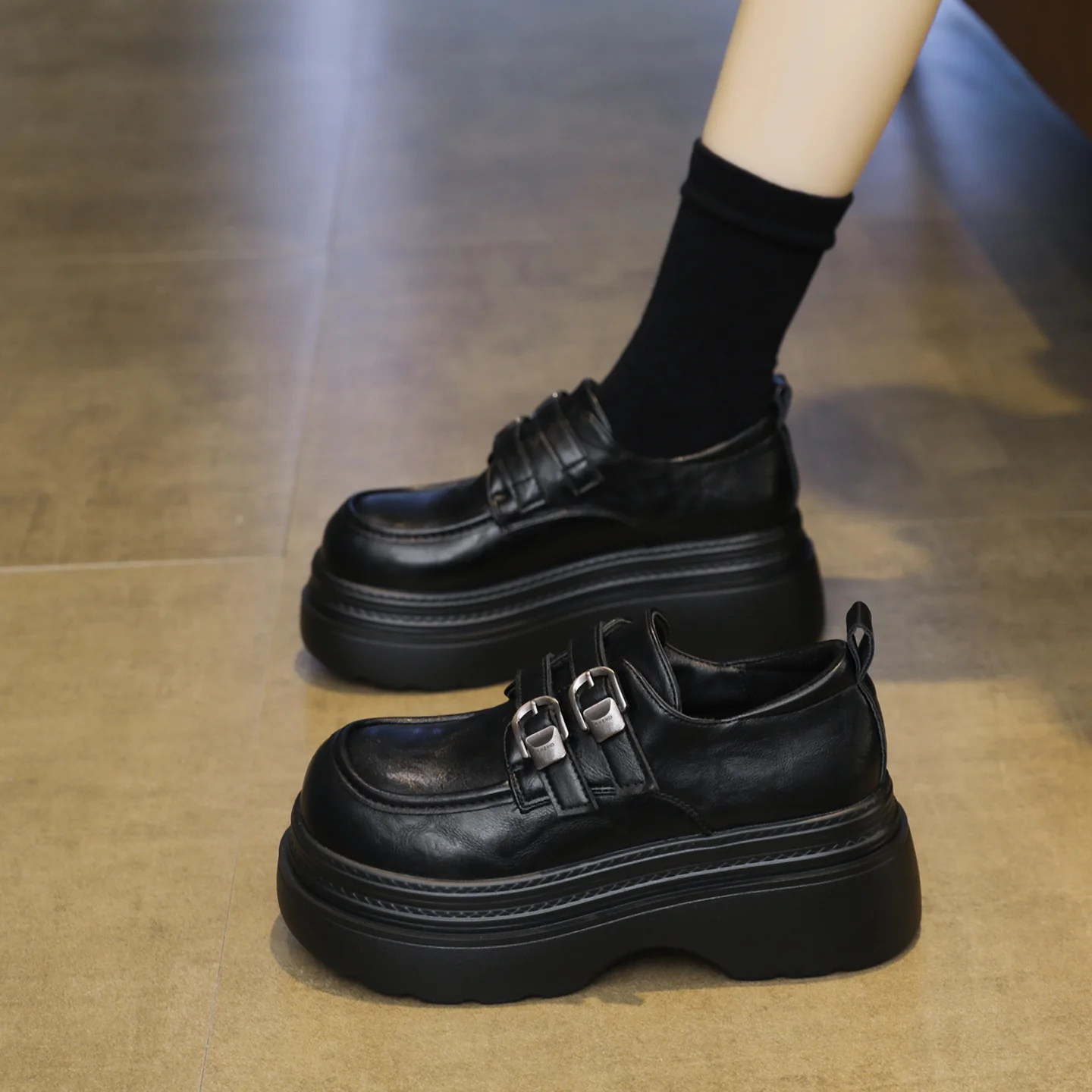 Damen Chunky Schnürschuhe mit modischem Riemen und hoher Sohle Heidi Mode