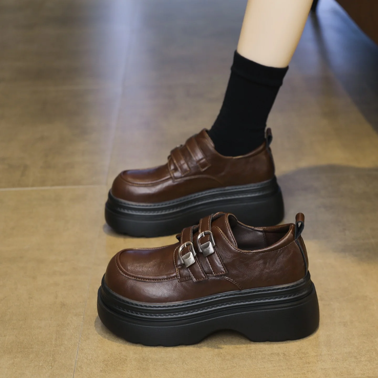 Damen Chunky Schnürschuhe mit modischem Riemen und hoher Sohle Heidi Mode - Image 6