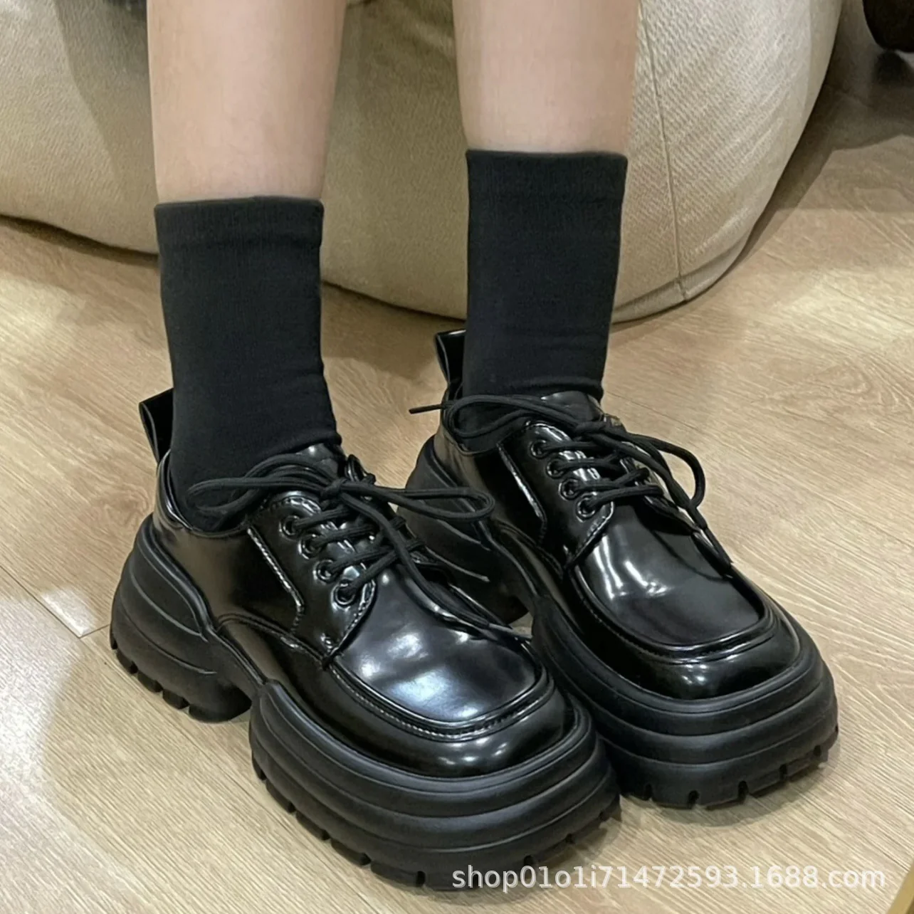 Damen Chunky Schnürschuhe mit robustem Profil und glänzender Oberflächenstruktur Heidi Mode - Image 6