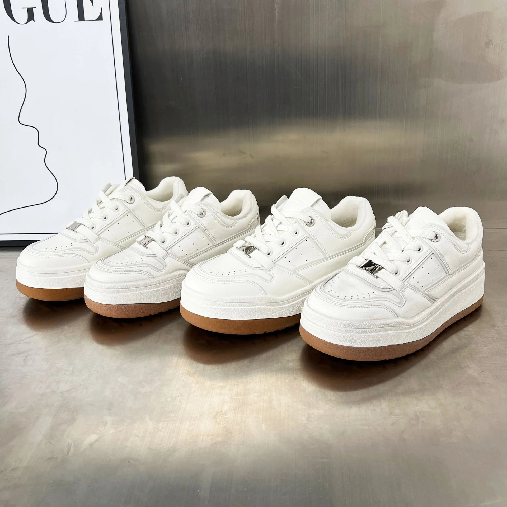 Damen Chunky Sneakers mit komfortablem Ansatz und trendiger Plateausohle Heidi Mode - Image 4