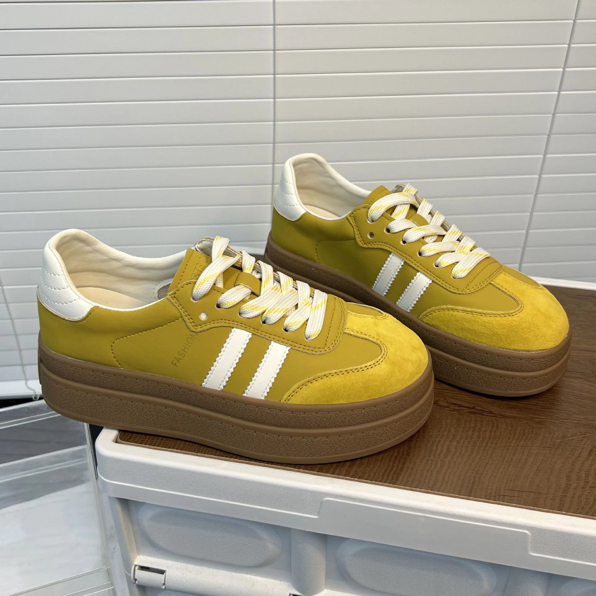 Damen Chunky Sneakers mit modischer Plateau-Sohle und atmungsaktiver Obermaterialstruktur Heidi Mode - Image 4