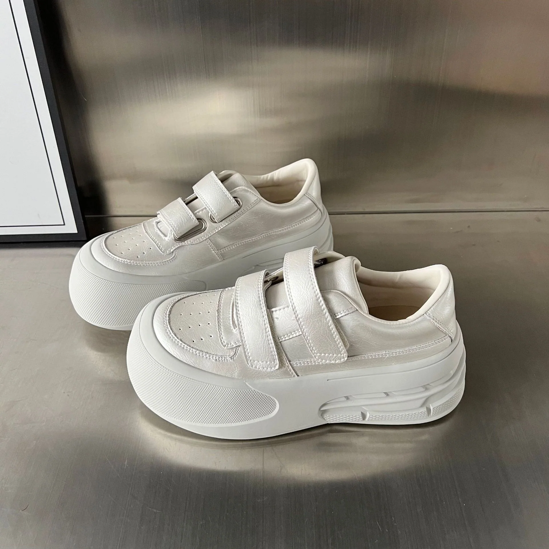 Damen Chunky Sneakers mit verstellbaren Klettverschlüssen und dämpfender Sohle Heidi Mode - Image 7