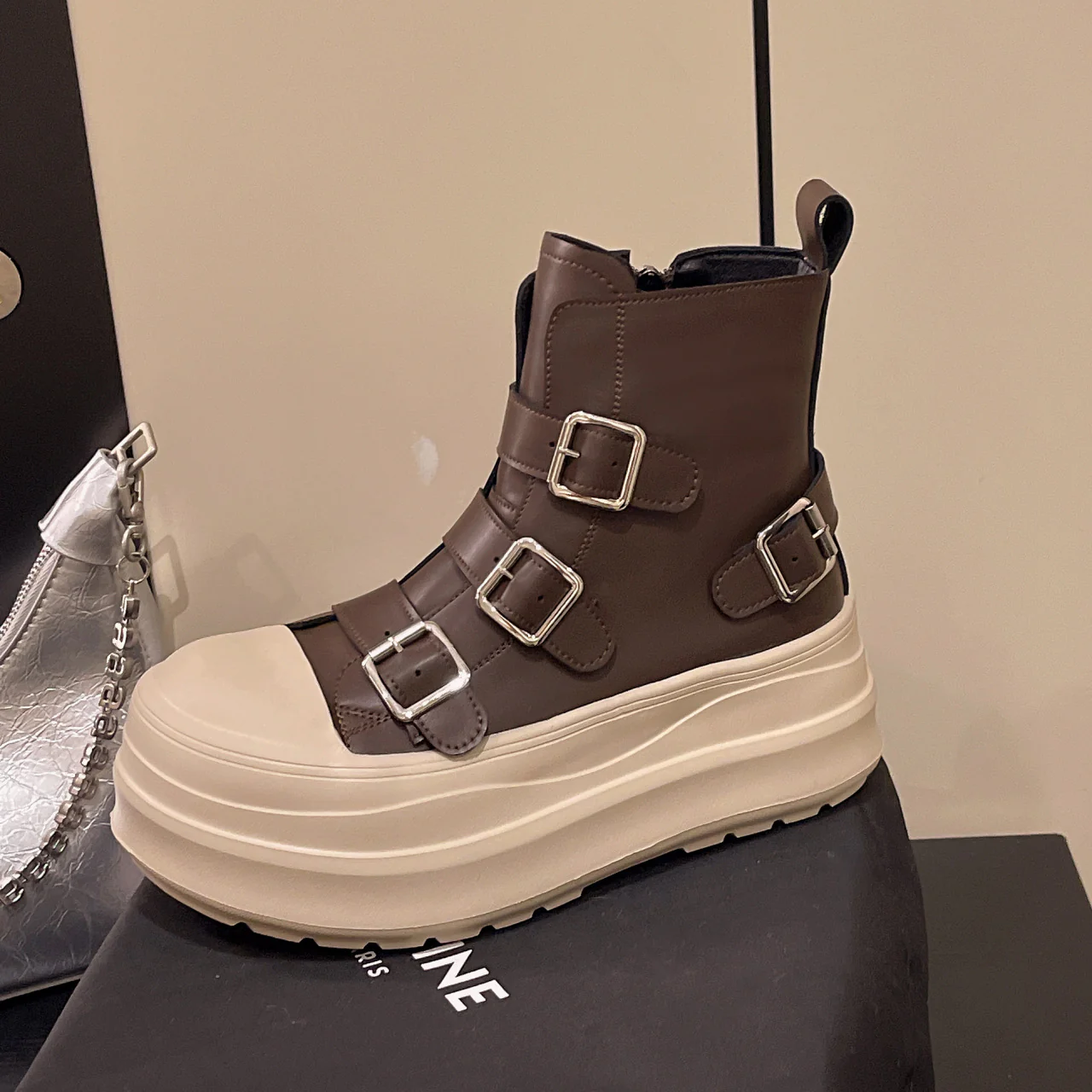 Damen Chunky Stiefel mit verstellbaren Schnallen und rutschfester Sohle Heidi Mode