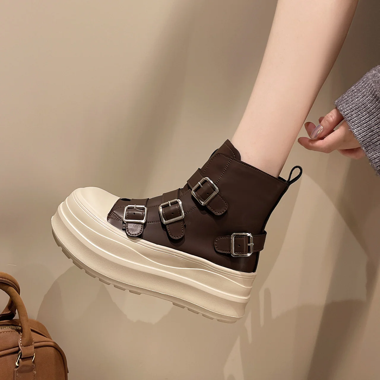 Damen Chunky Stiefel mit verstellbaren Schnallen und rutschfester Sohle Heidi Mode - Image 6